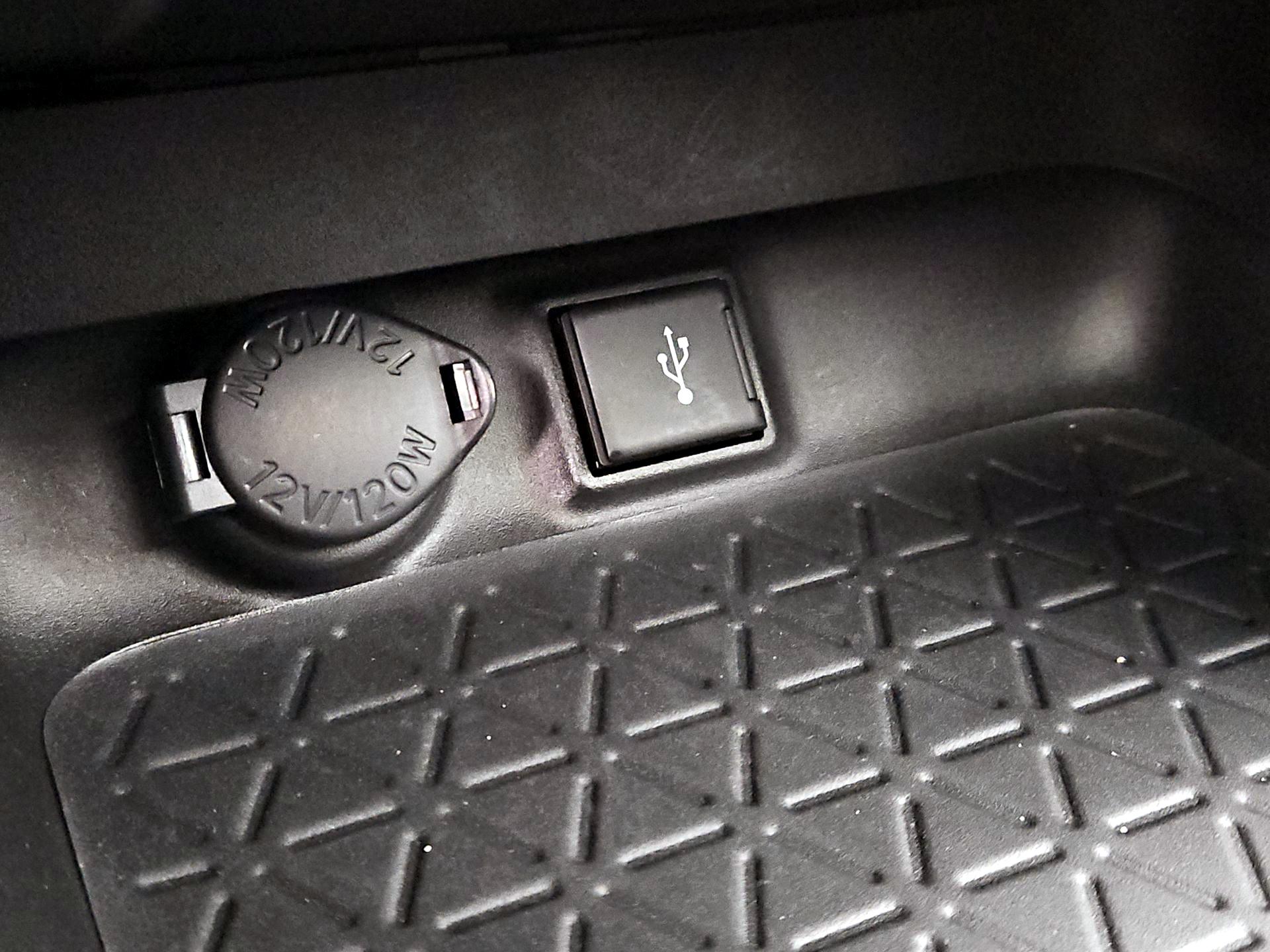 Thumbnail: 2021 Toyota RAV4 - 18