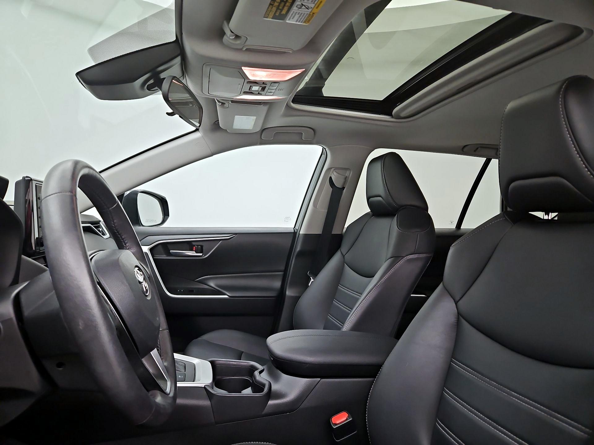 Thumbnail: 2021 Toyota RAV4 - 19