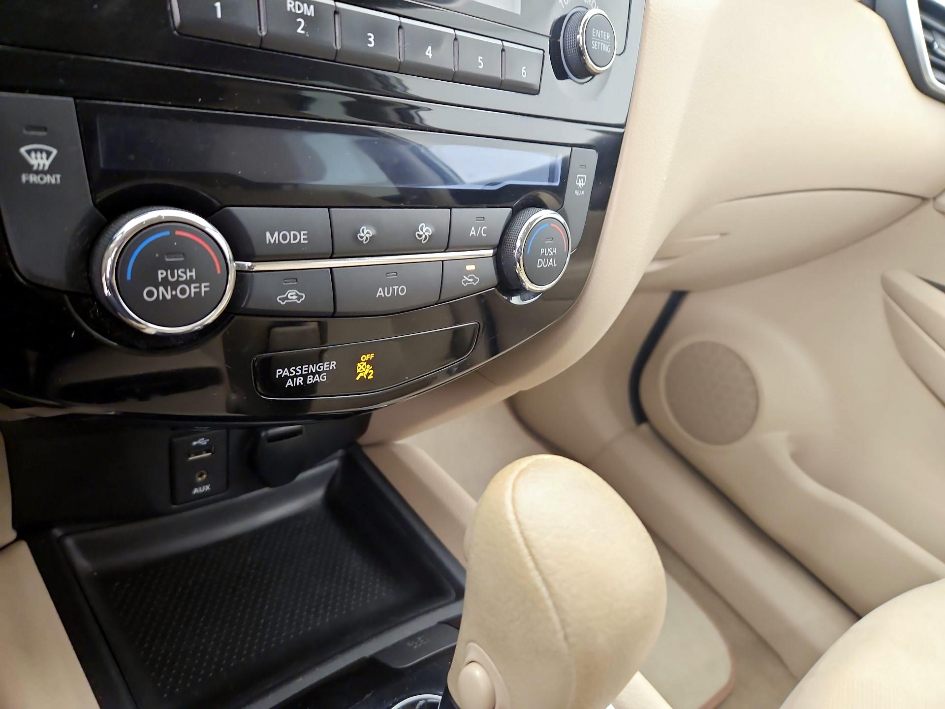 Thumbnail: 2015 Nissan Rogue - 16