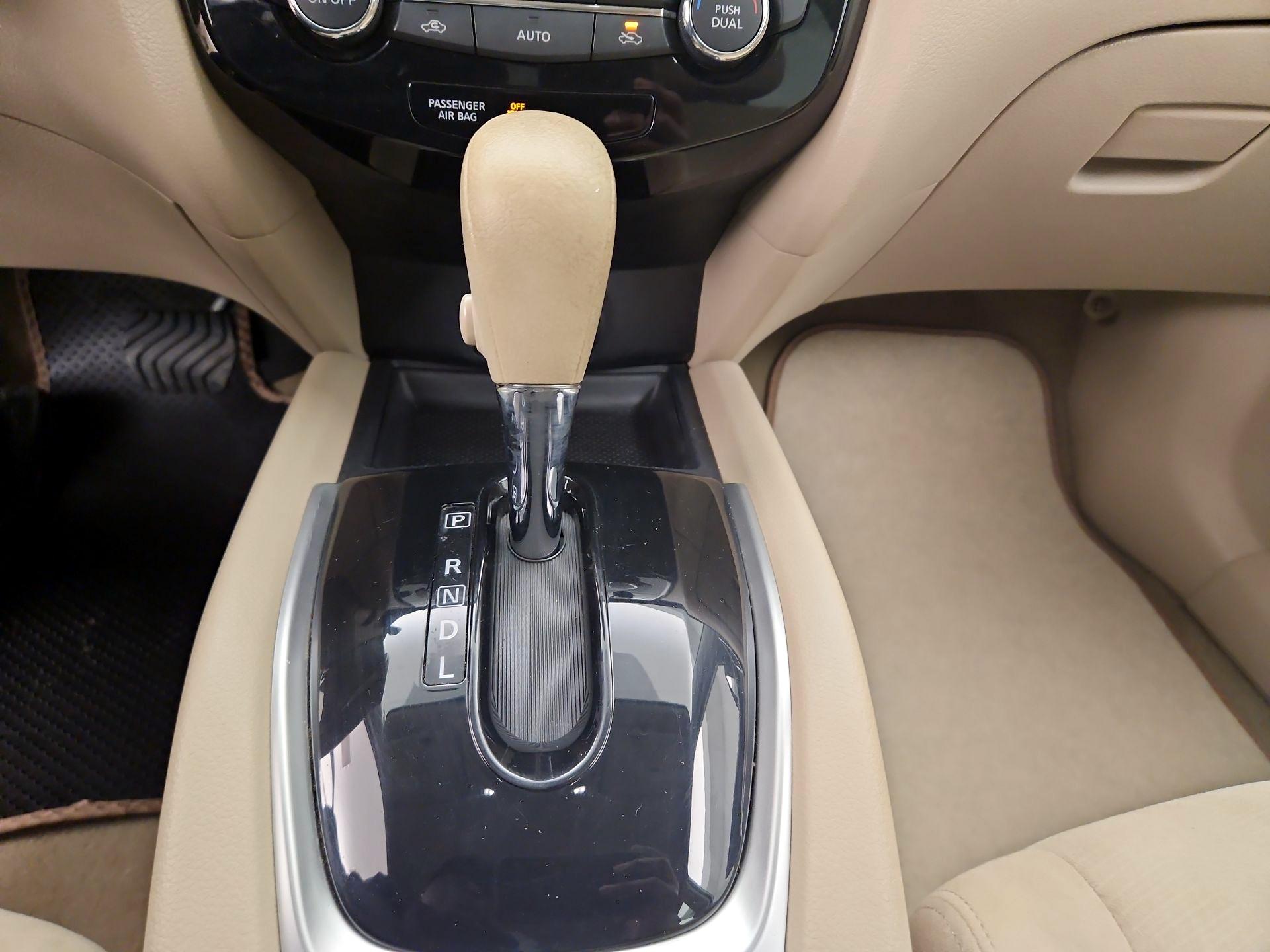 Thumbnail: 2015 Nissan Rogue - 17