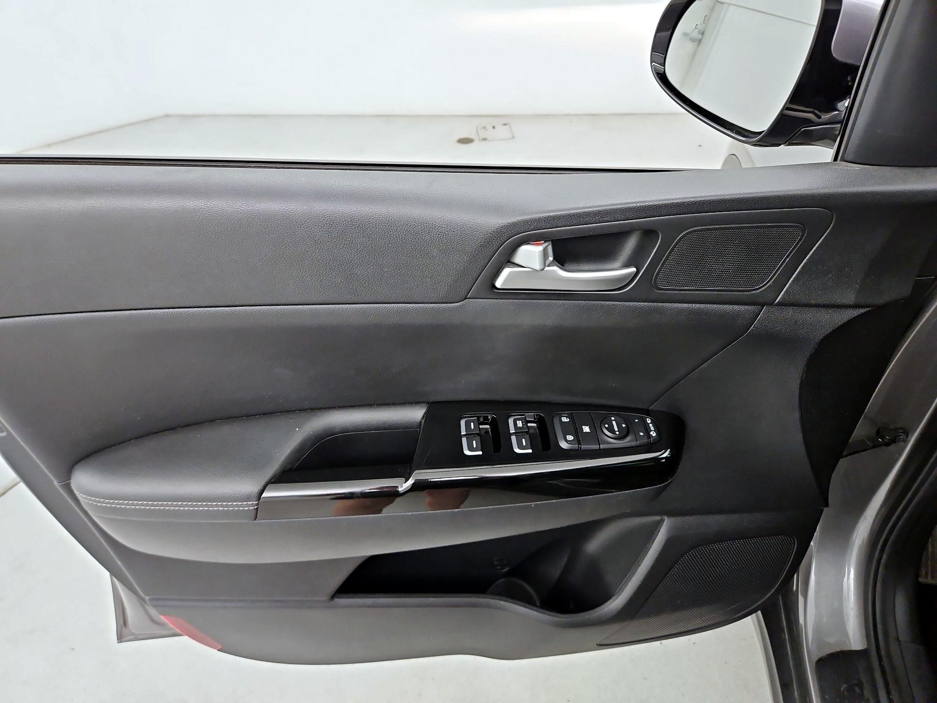 Thumbnail: 2018 Kia Sportage - 12