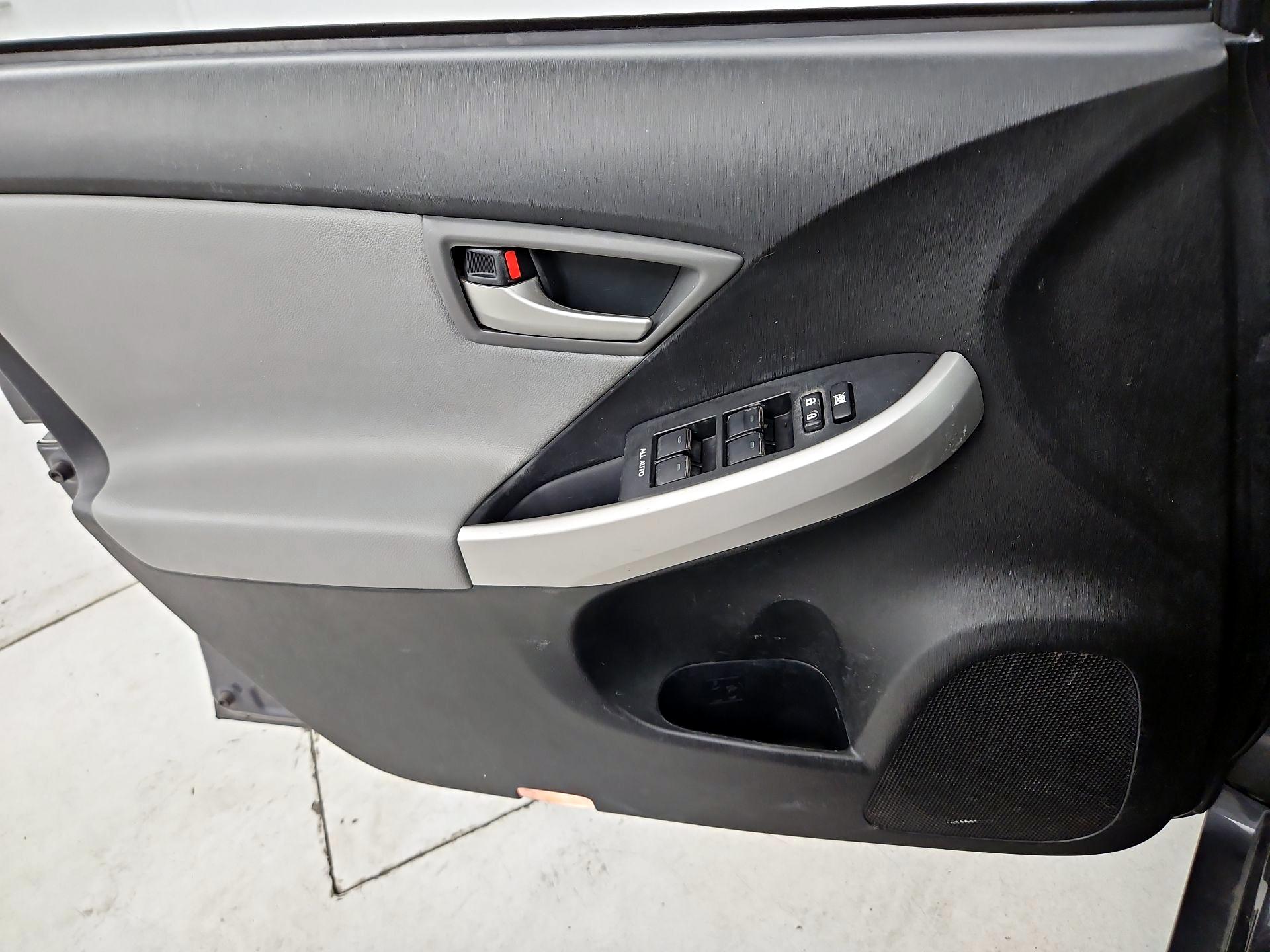 Thumbnail: 2015 Toyota Prius - 12