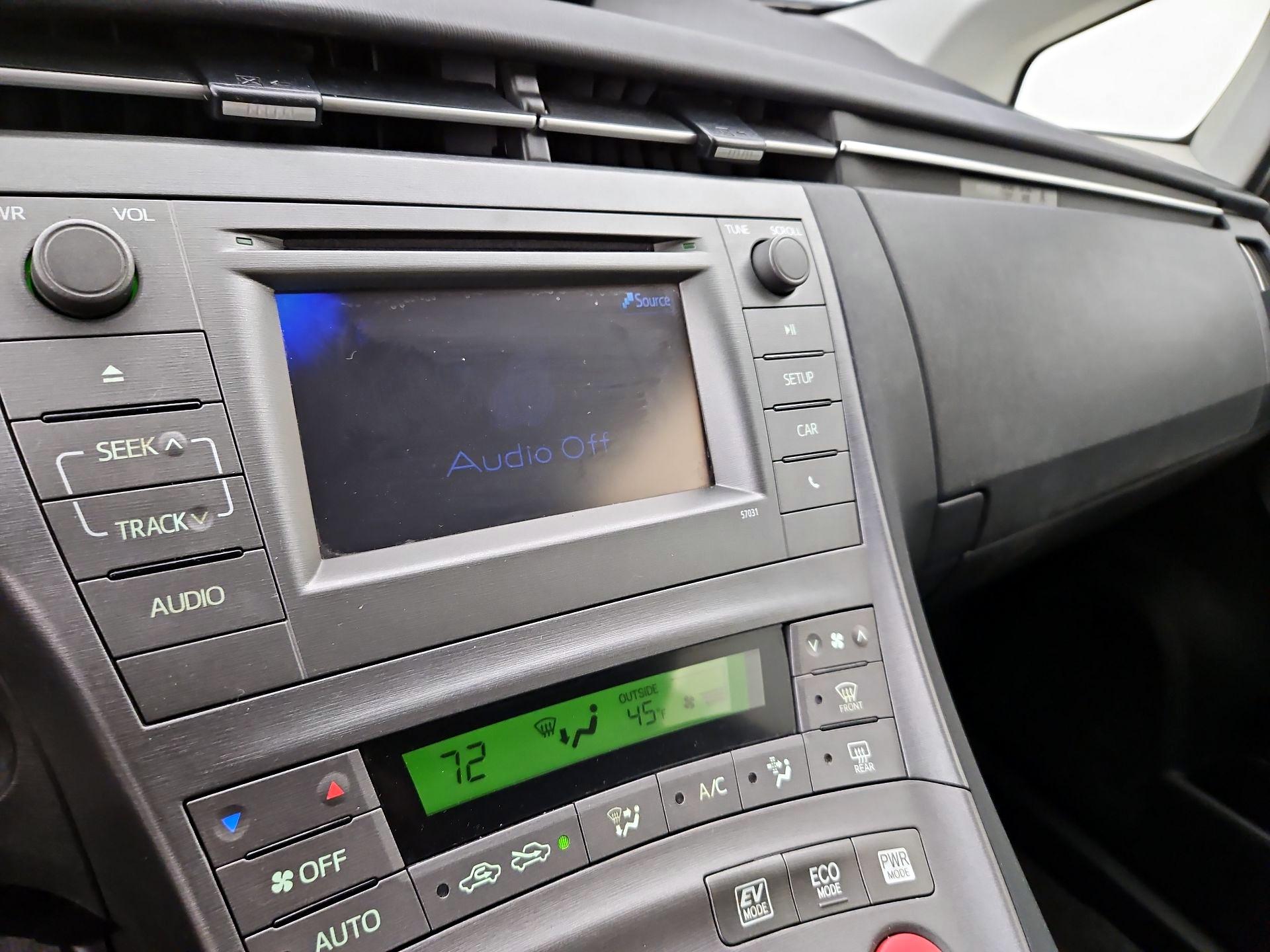 Thumbnail: 2015 Toyota Prius - 15