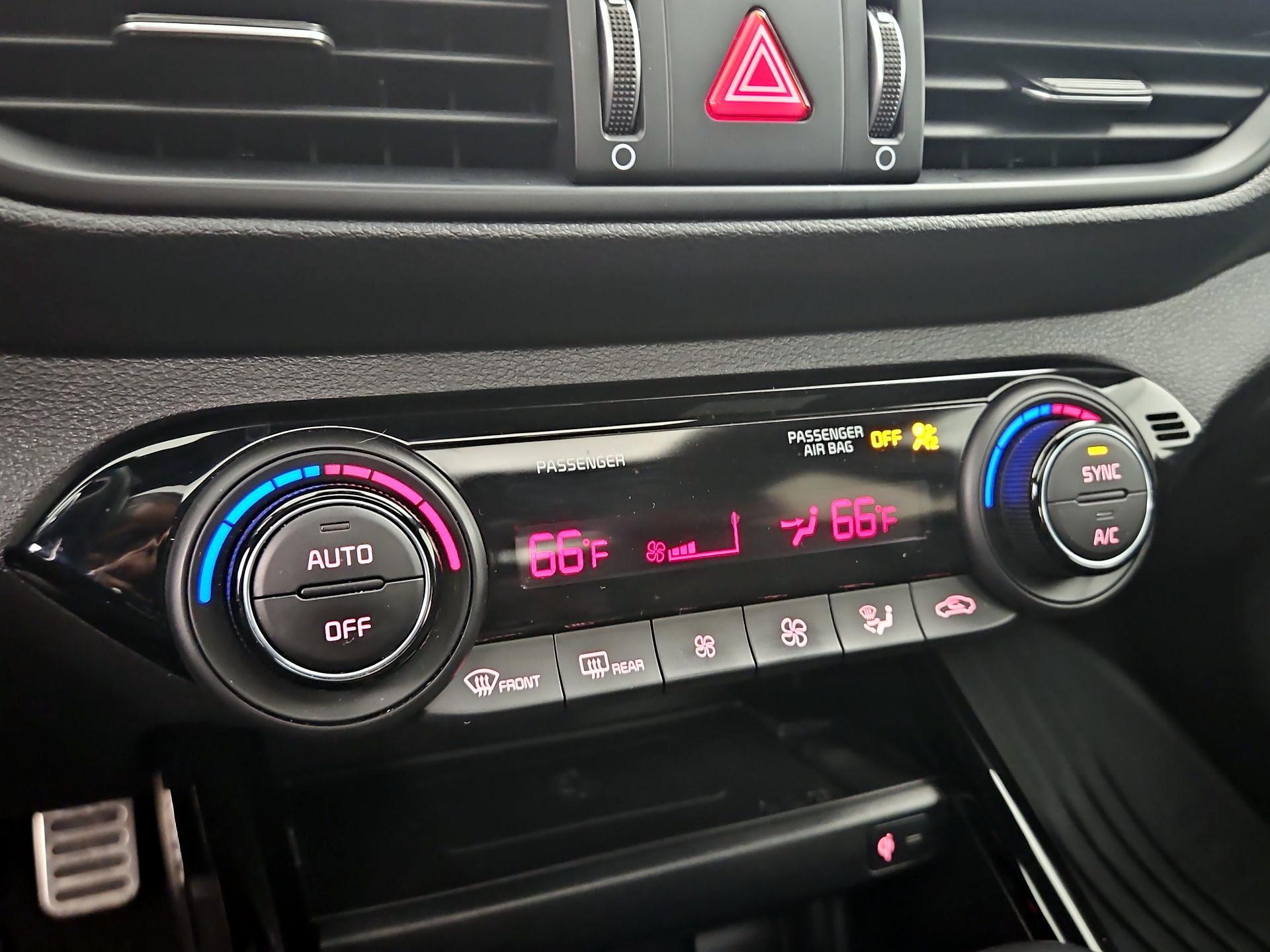 Thumbnail: 2023 Kia Forte - 17