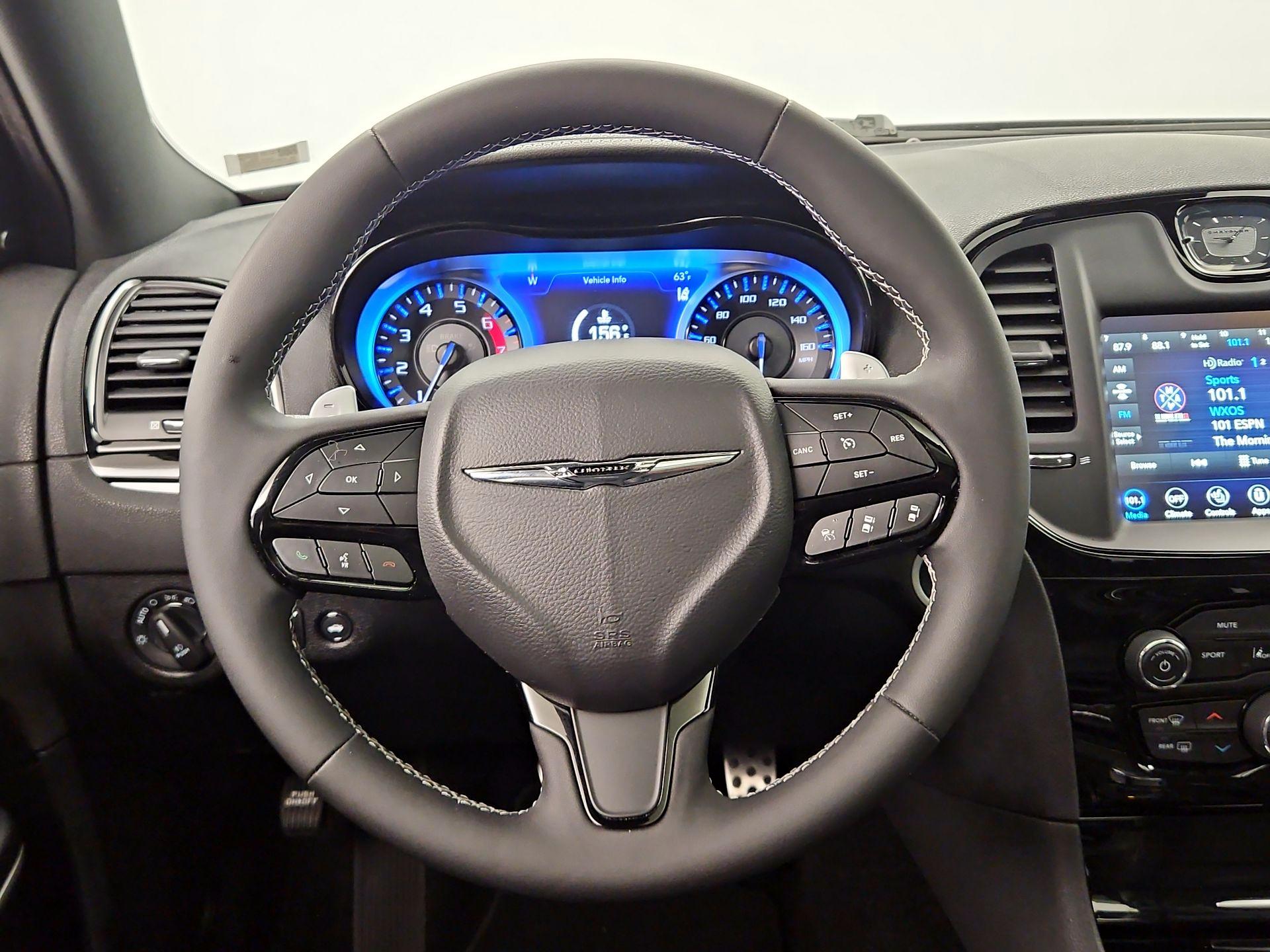 Thumbnail: 2023 Chrysler 300 - 10