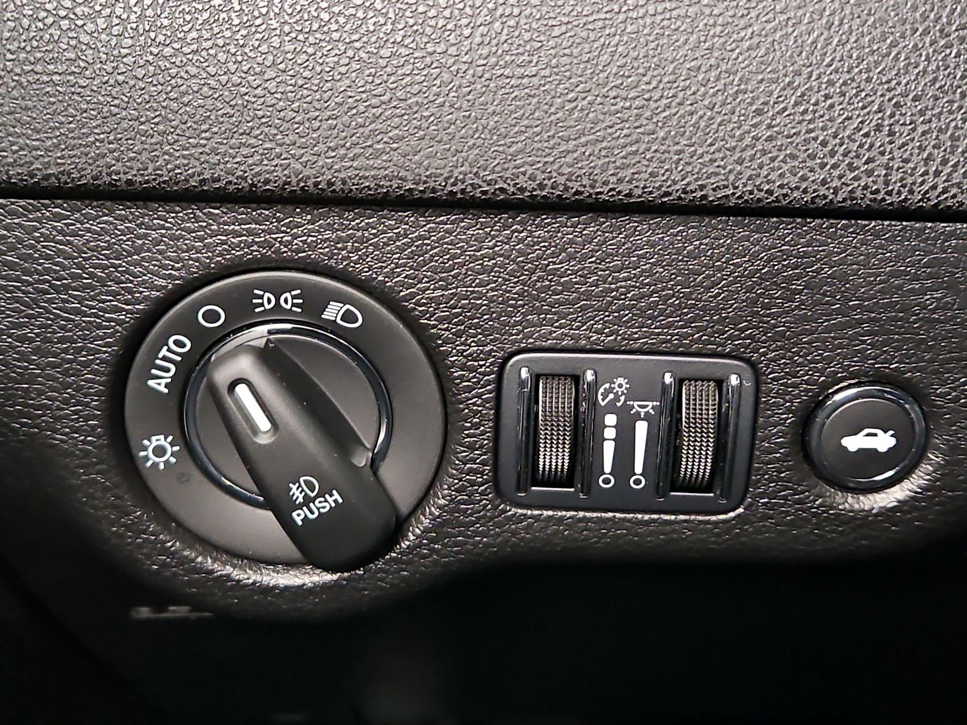 Thumbnail: 2023 Chrysler 300 - 13