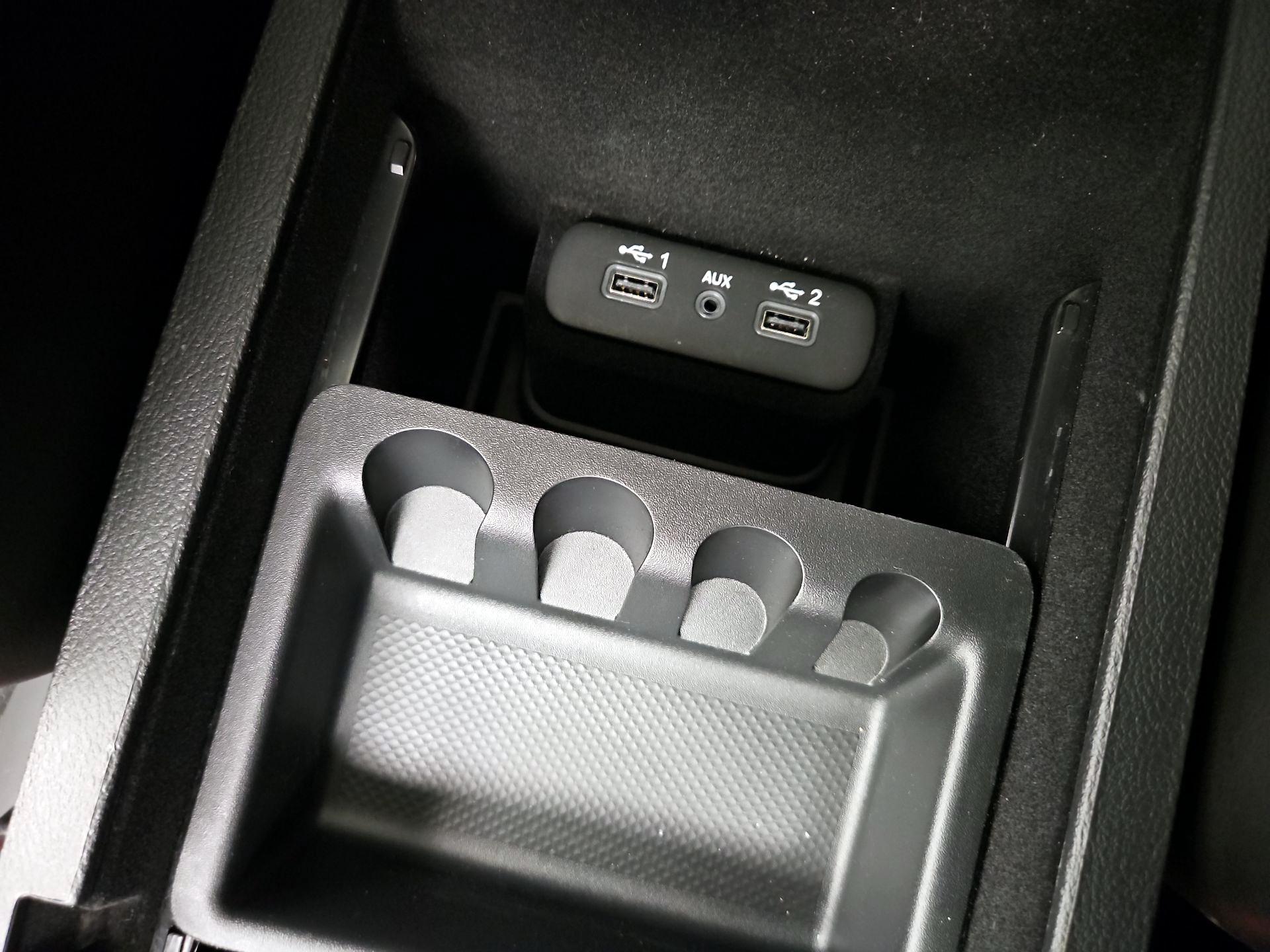 Thumbnail: 2023 Chrysler 300 - 19