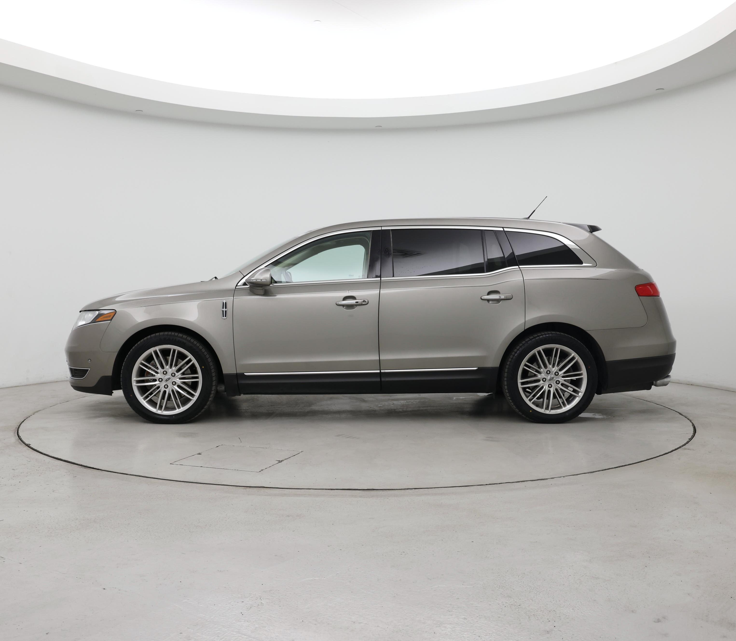Thumbnail: 2016 Lincoln MKT - 3