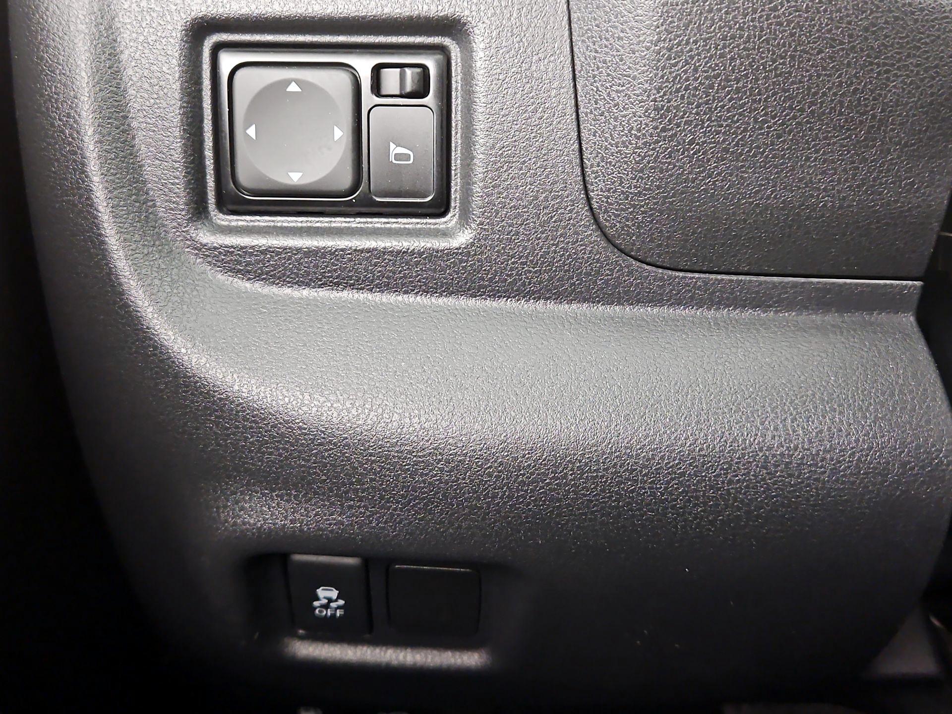 Thumbnail: 2017 Nissan Versa Note - 13