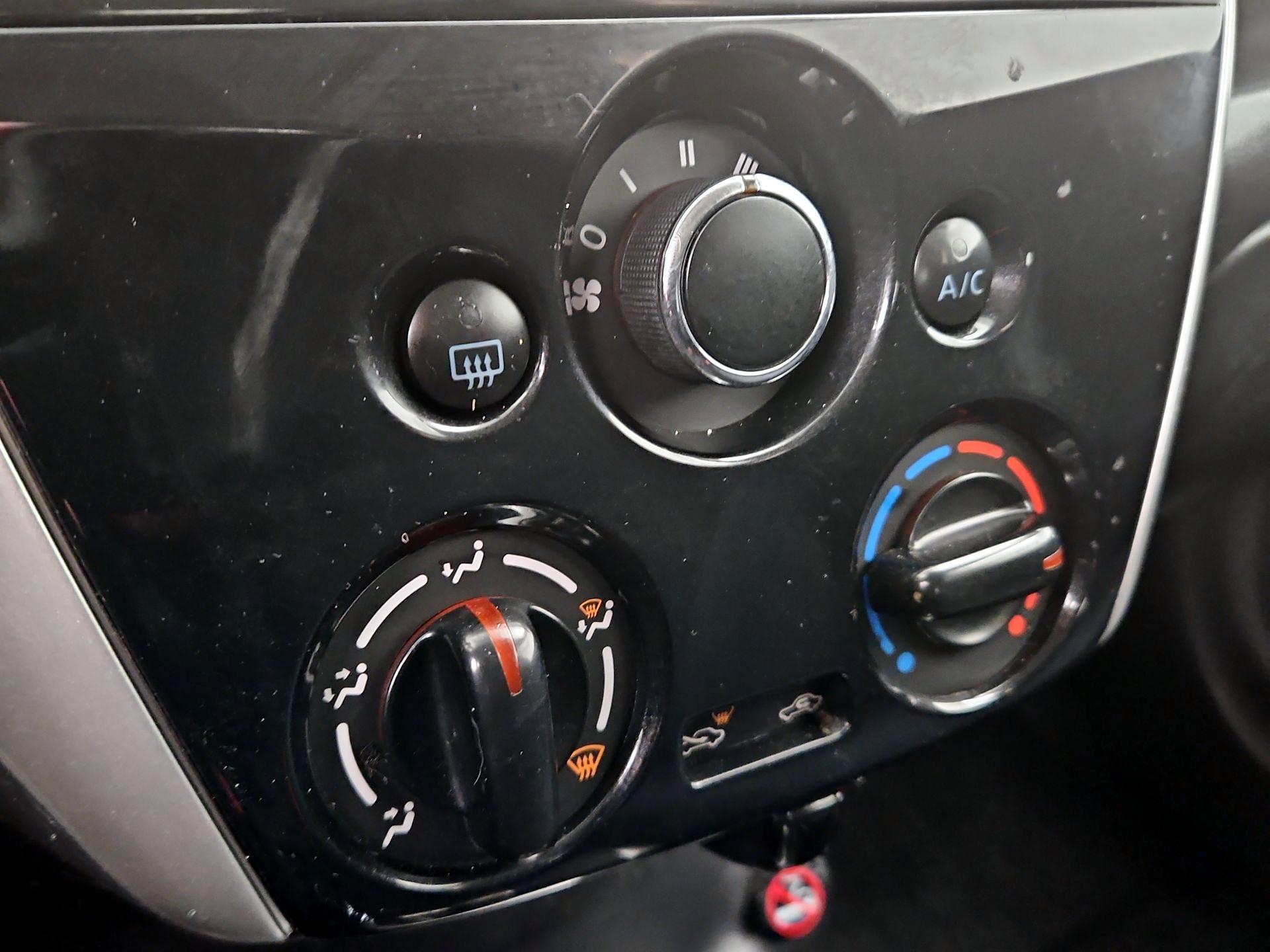 Thumbnail: 2017 Nissan Versa Note - 16