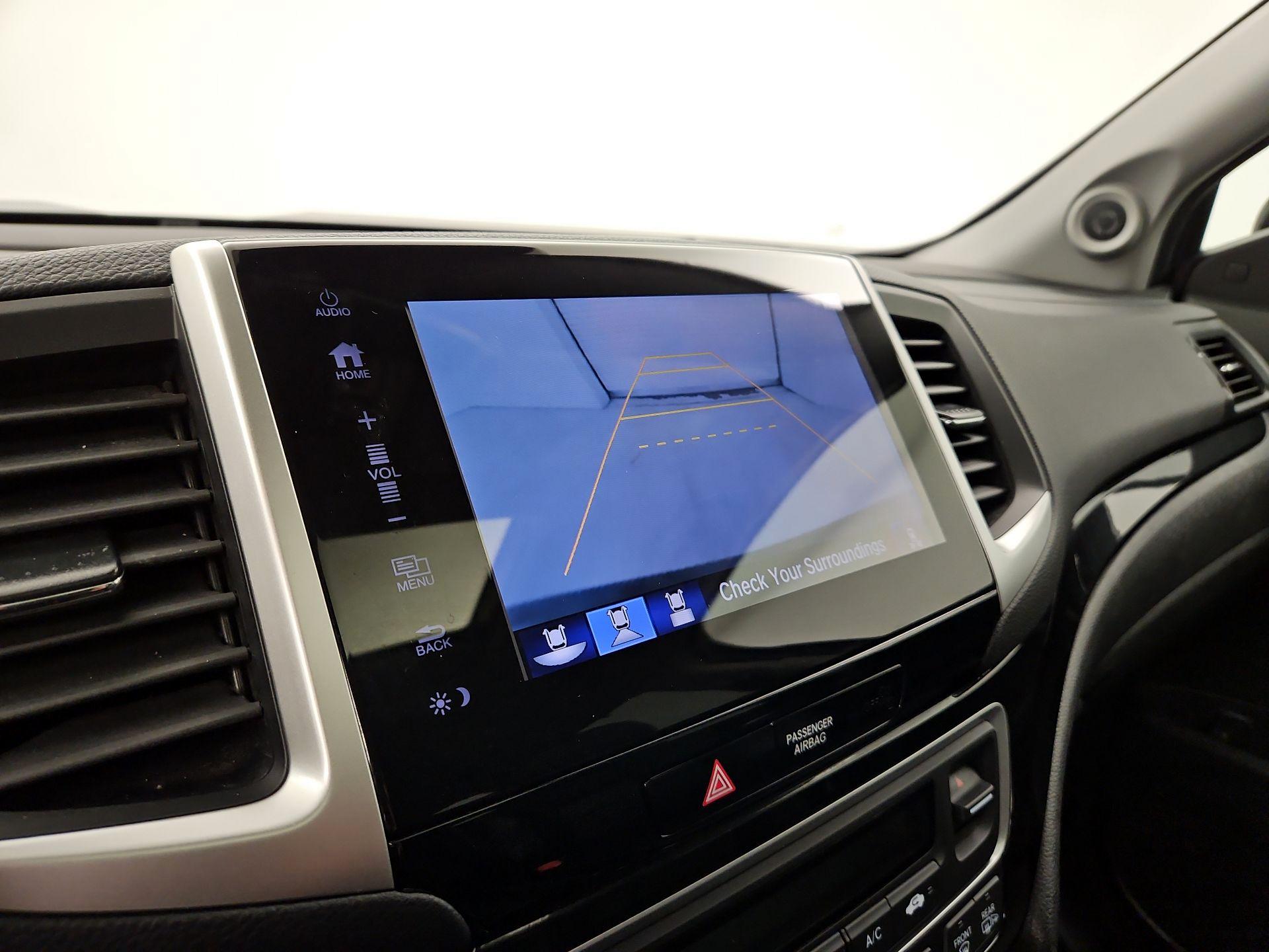 Thumbnail: 2017 Honda Pilot - 15