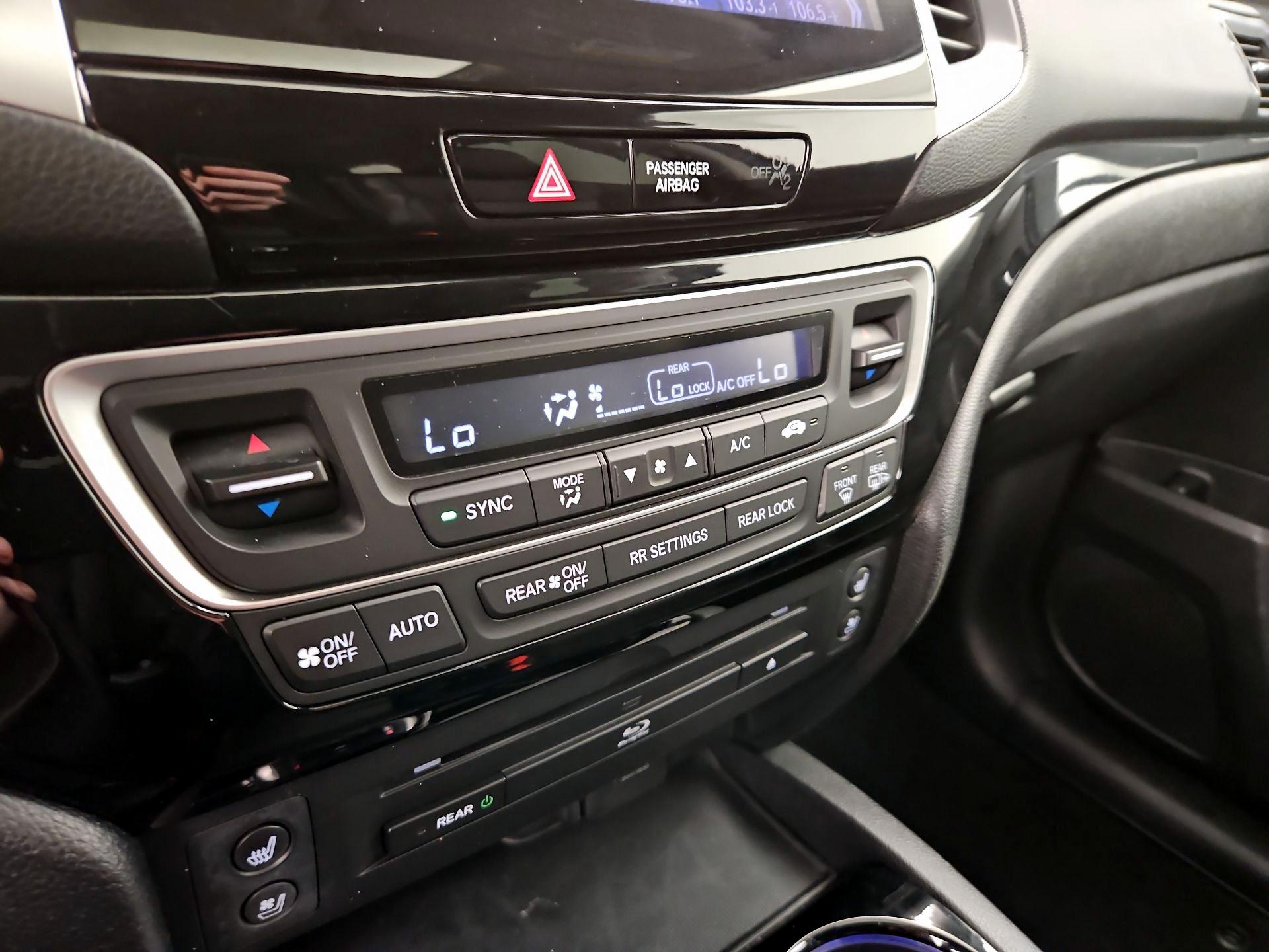 Thumbnail: 2017 Honda Pilot - 17