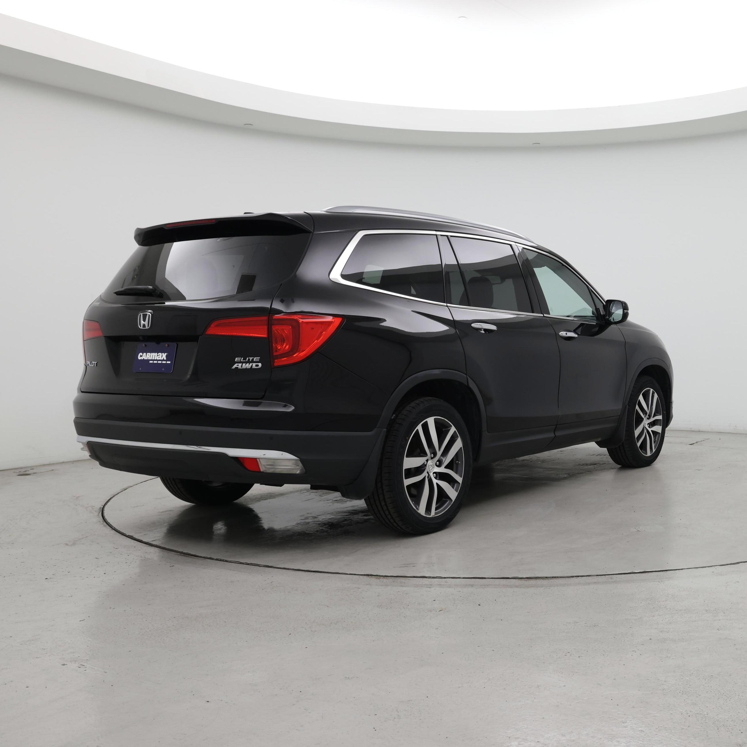 Thumbnail: 2017 Honda Pilot - 8