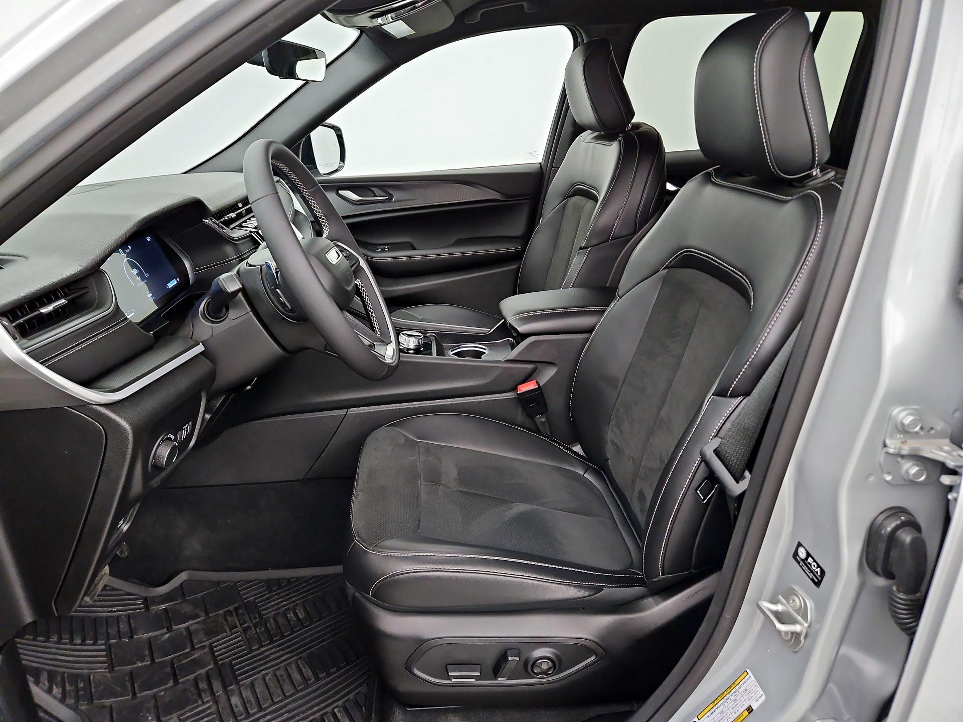 Thumbnail: 2025 Jeep Grand Cherokee - 11