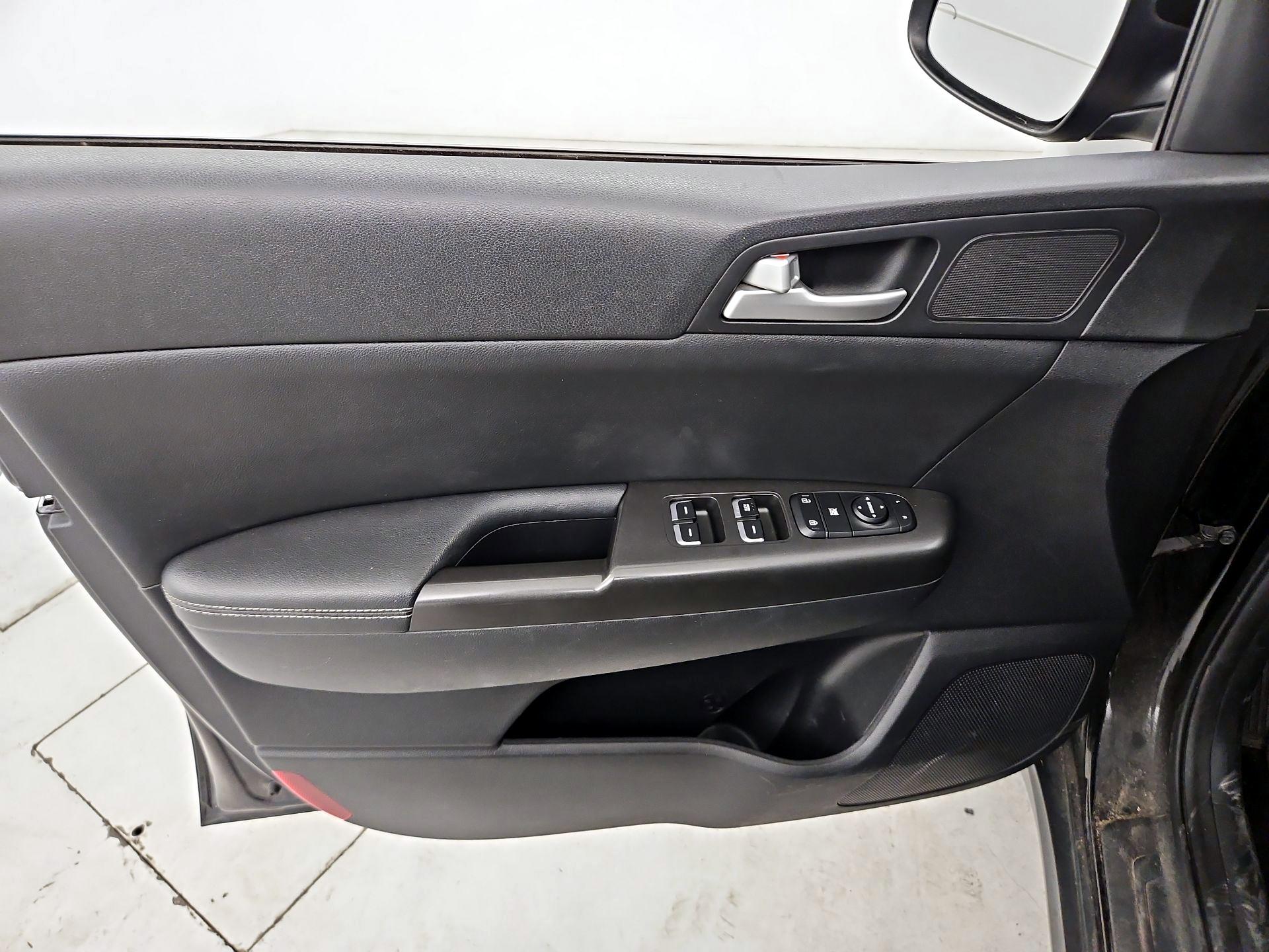 Thumbnail: 2017 Kia Sportage - 12