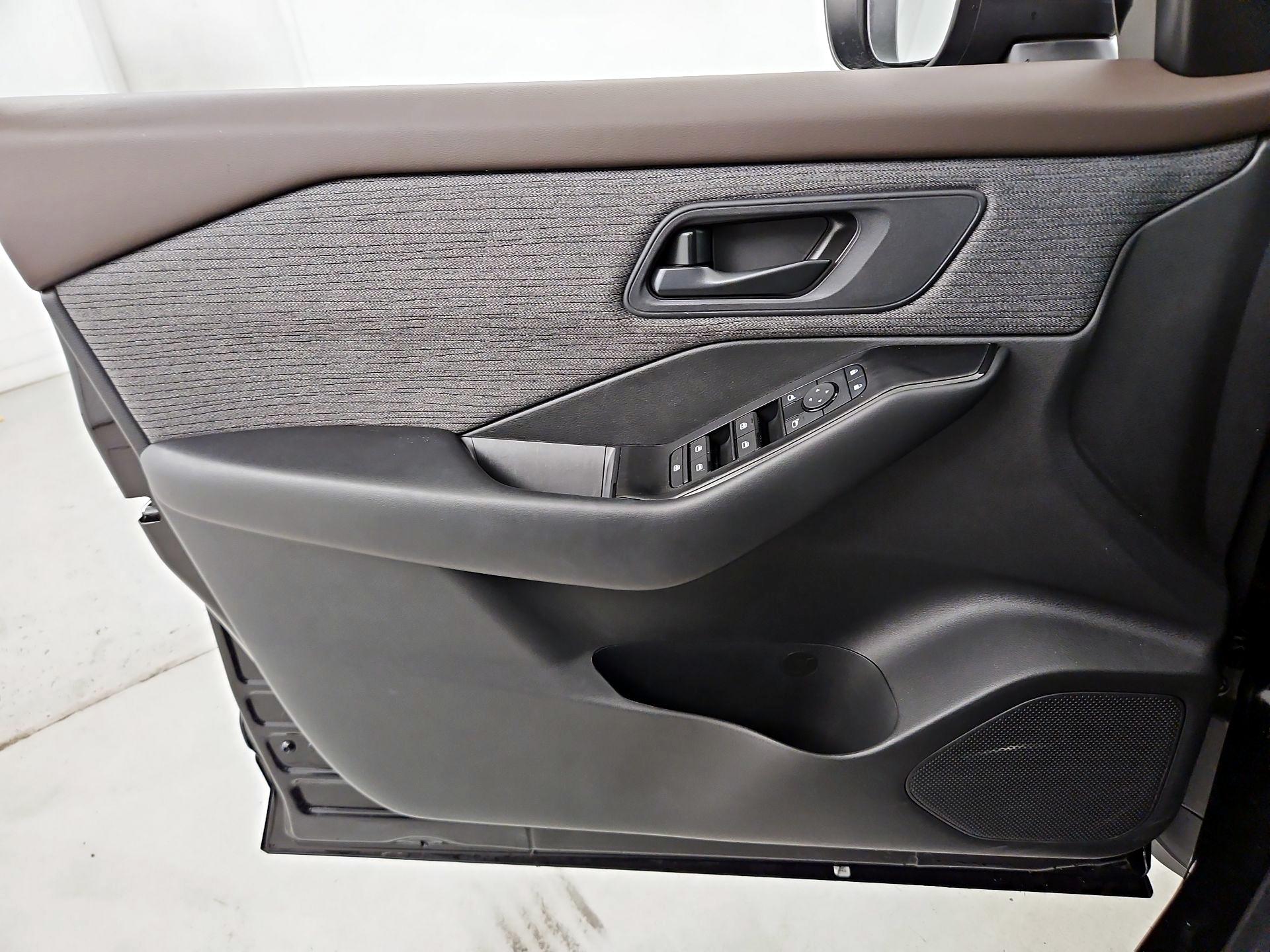 Thumbnail: 2023 Nissan Rogue - 12