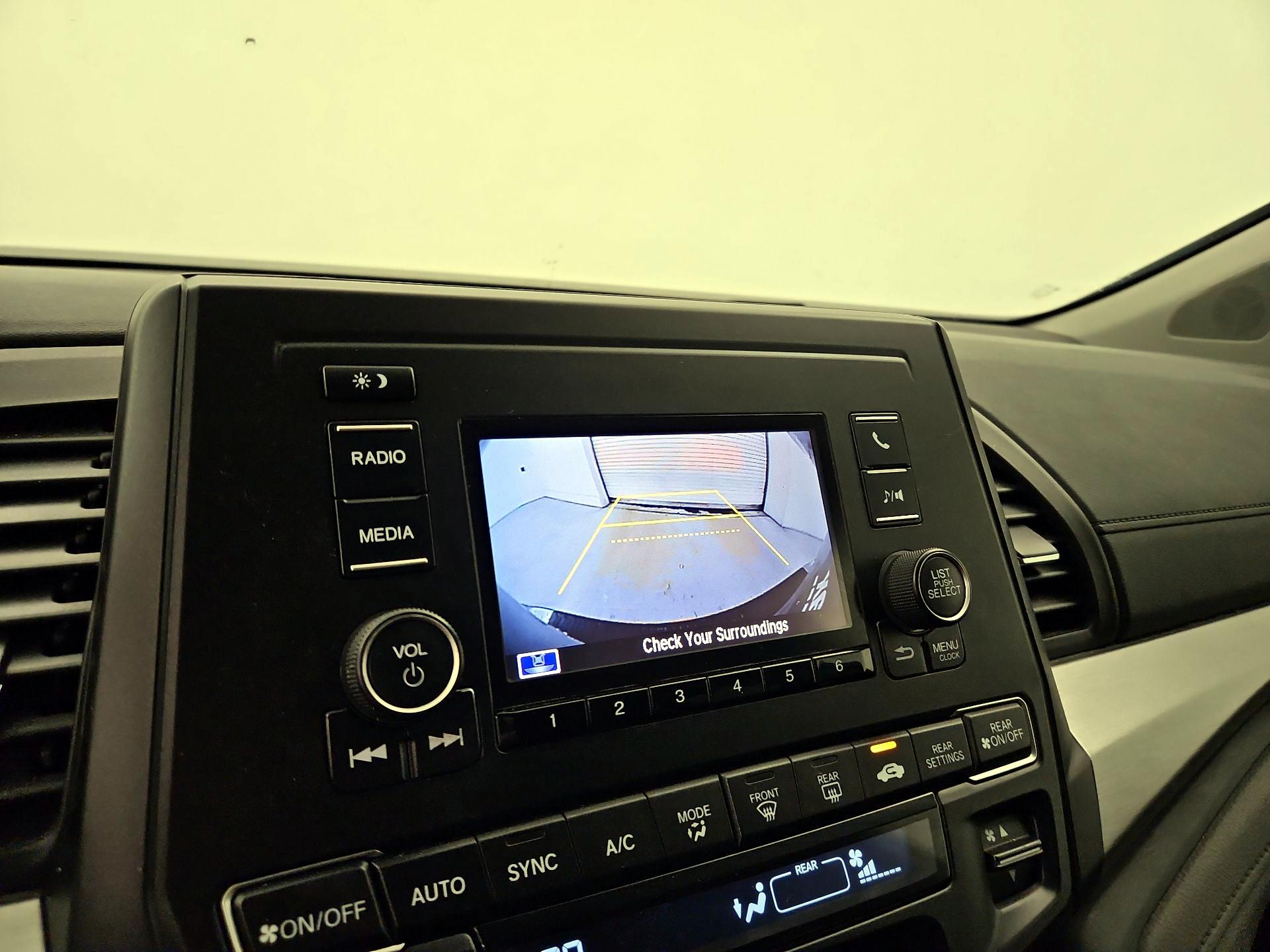 Thumbnail: 2019 Honda Odyssey - 14