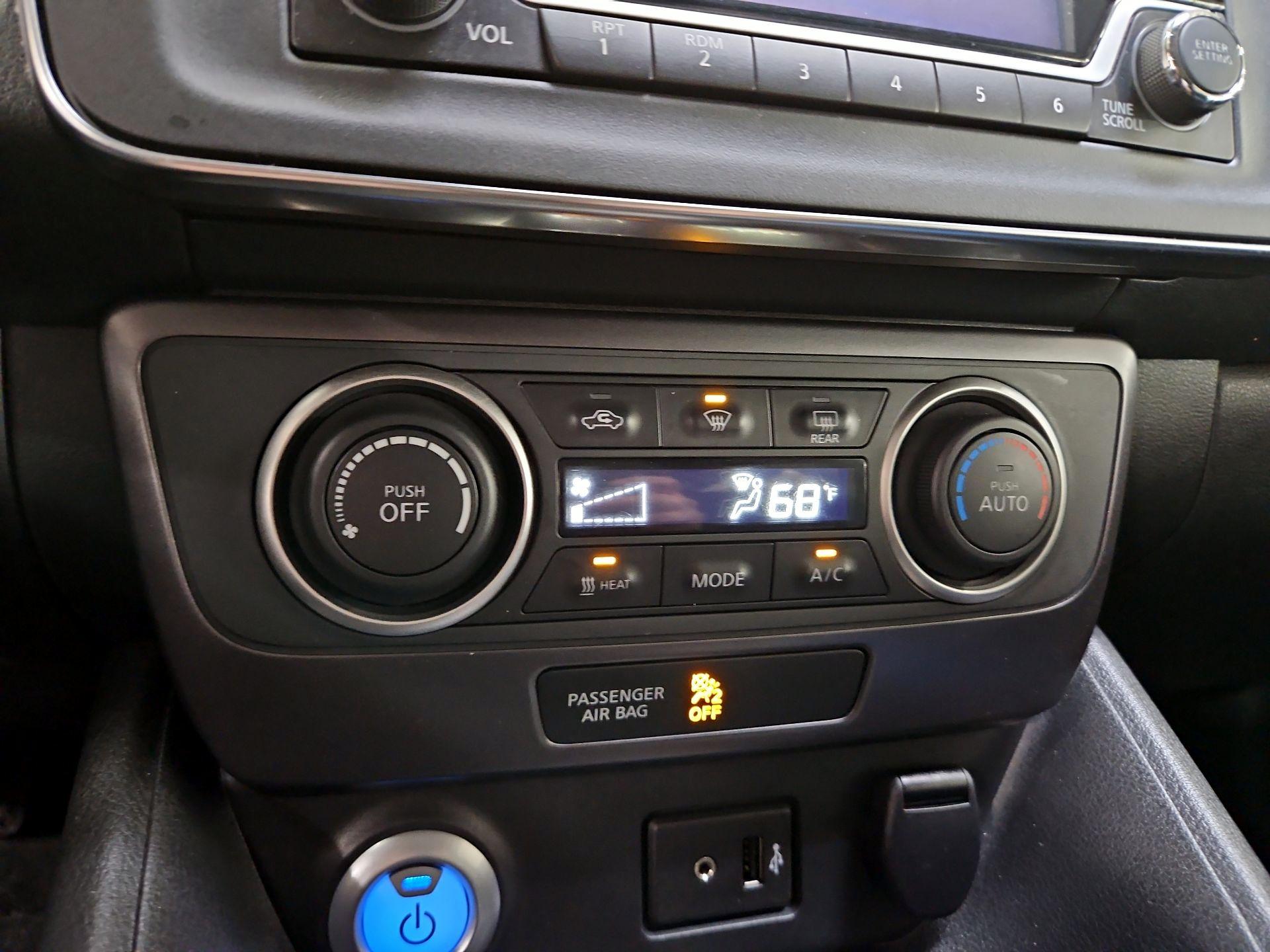 Thumbnail: 2019 Nissan Leaf - 16