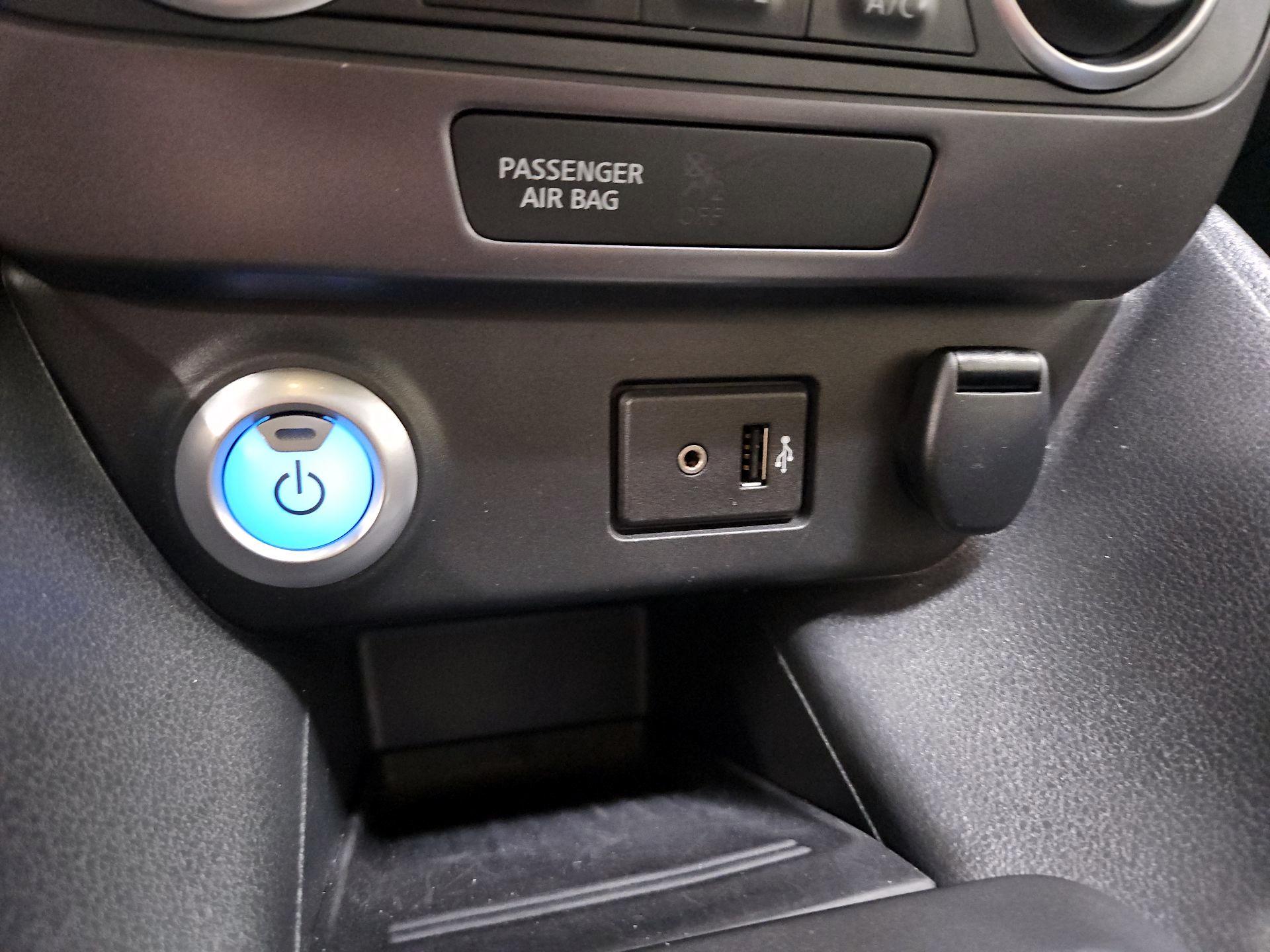 Thumbnail: 2019 Nissan Leaf - 18