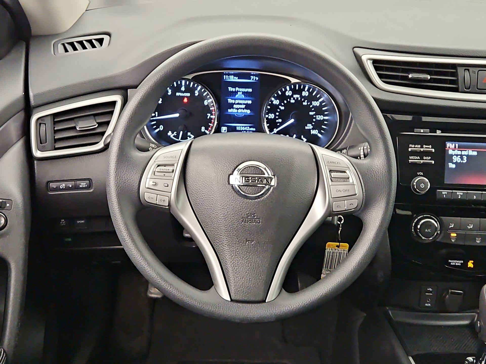 Thumbnail: 2016 Nissan Rogue - 10