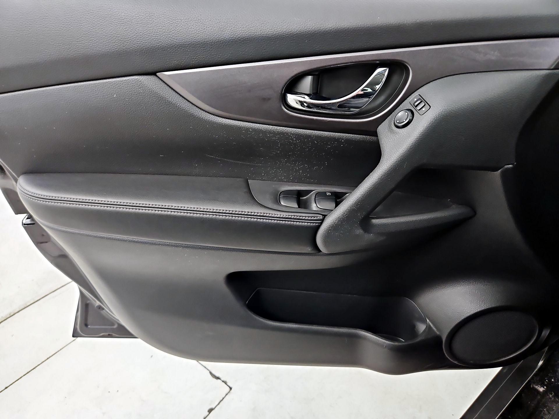 Thumbnail: 2016 Nissan Rogue - 12