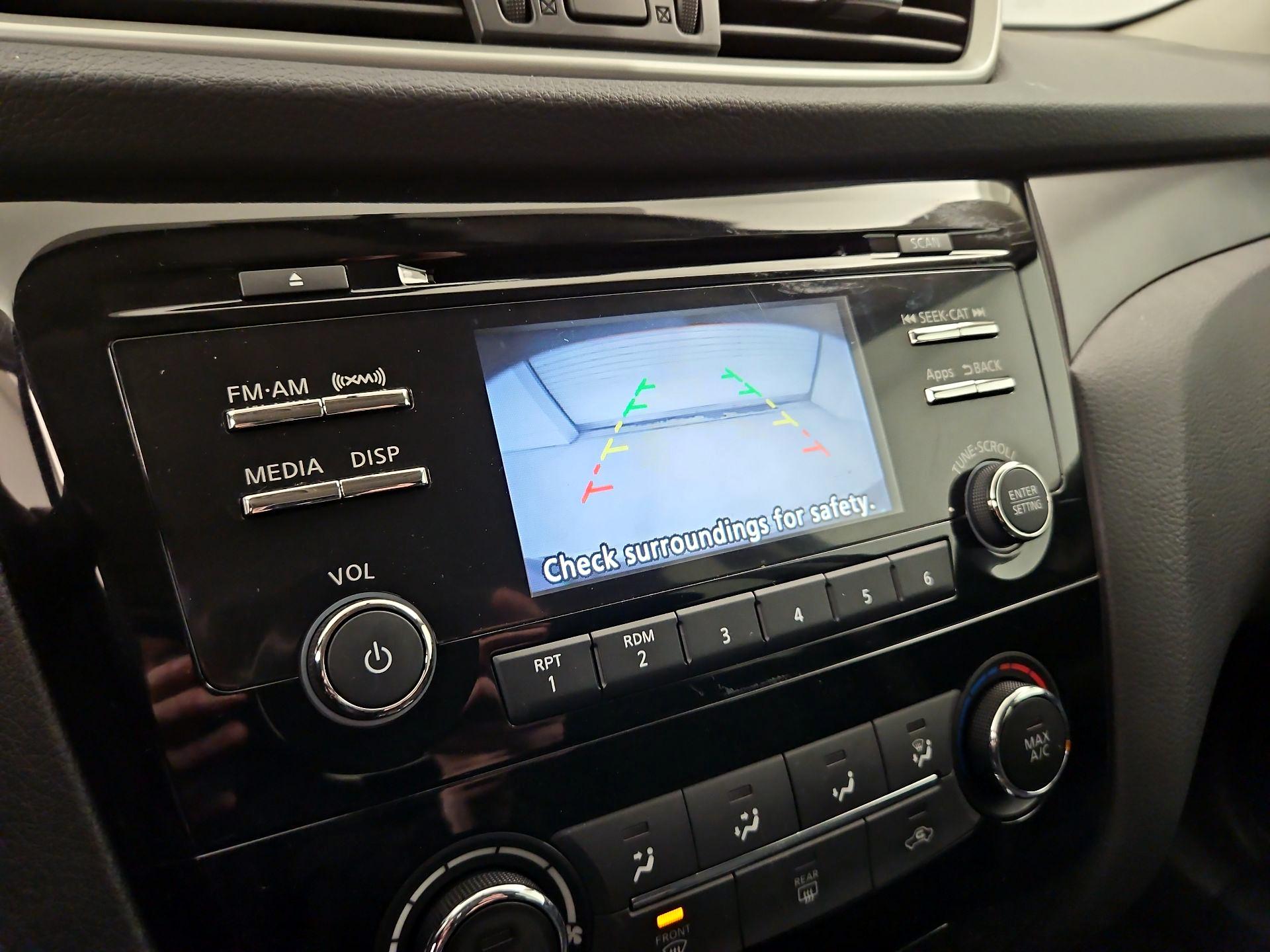 Thumbnail: 2016 Nissan Rogue - 14