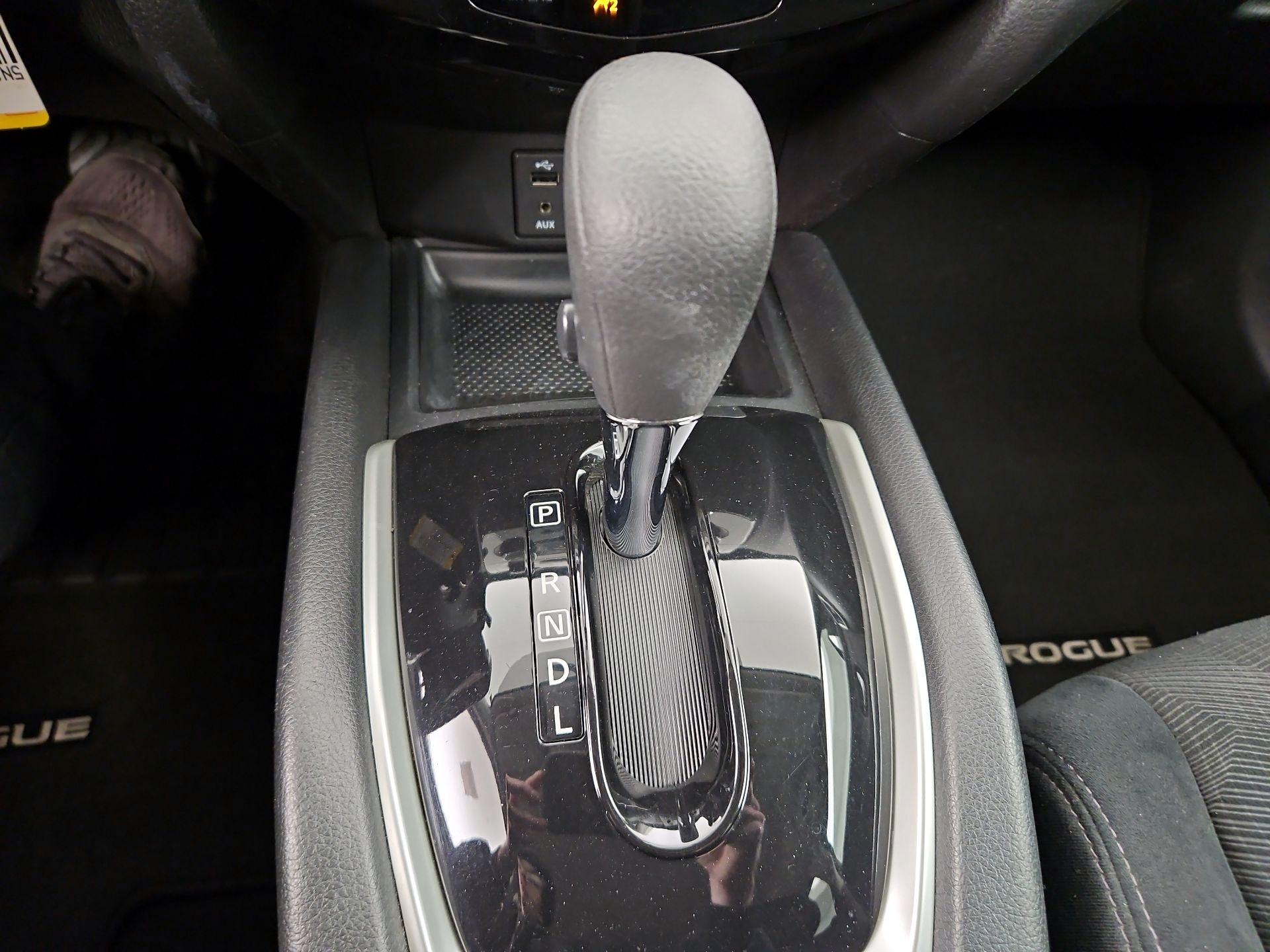 Thumbnail: 2016 Nissan Rogue - 17