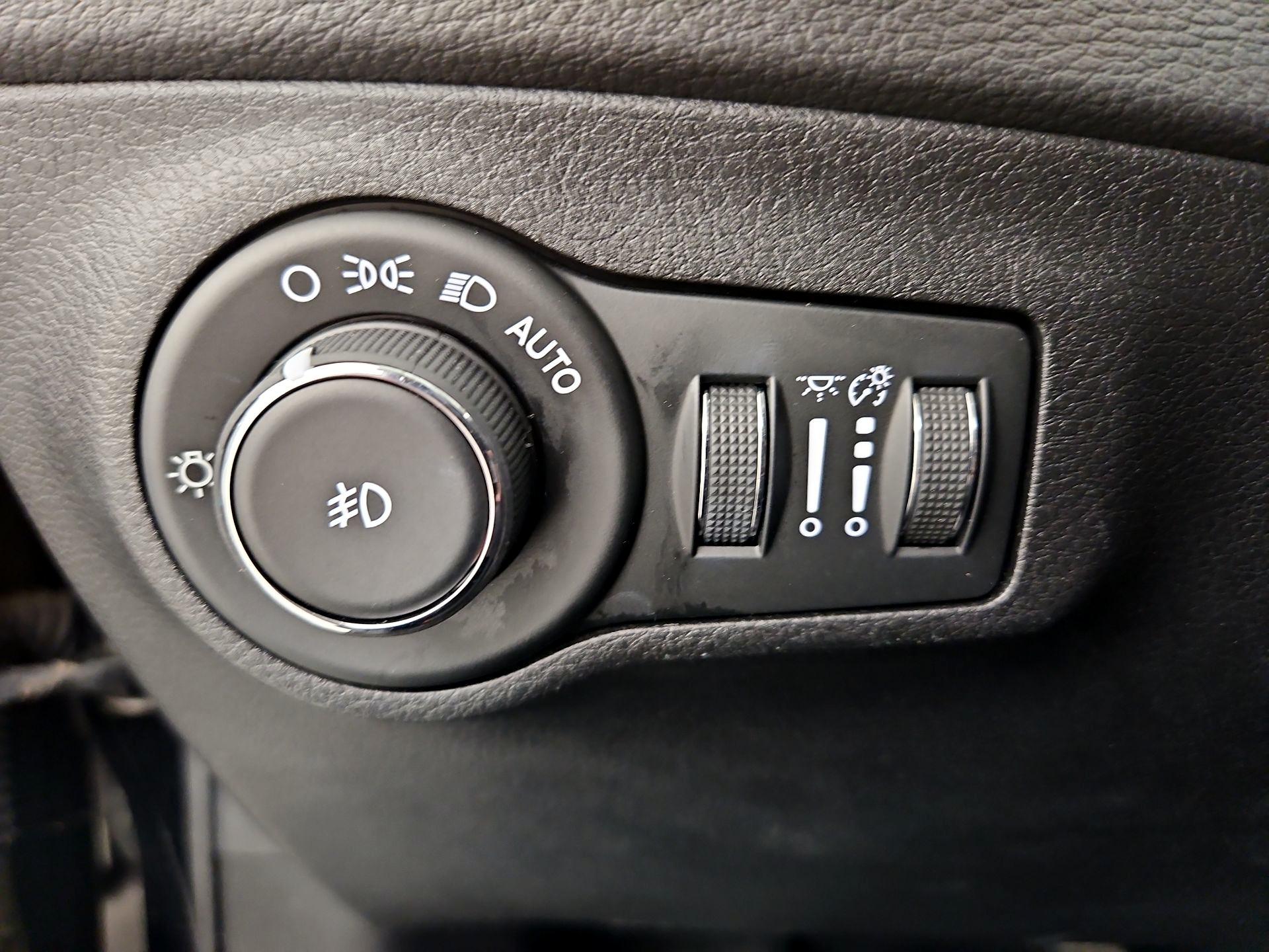 Thumbnail: 2018 Jeep Compass - 13