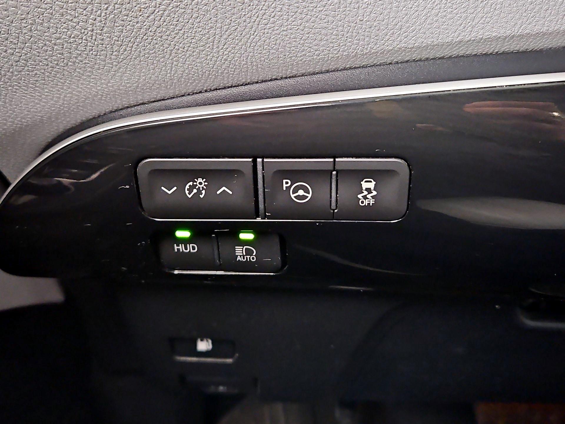 Thumbnail: 2017 Toyota Prius - 13