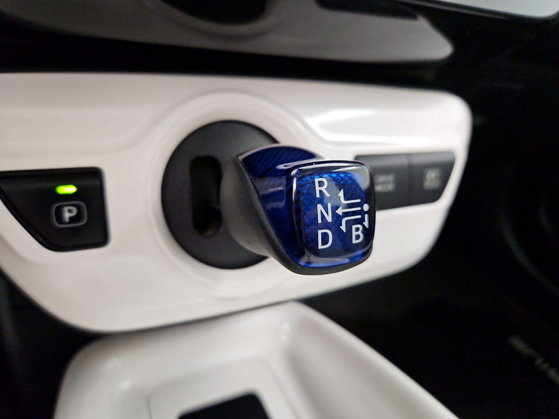 Thumbnail: 2017 Toyota Prius - 17