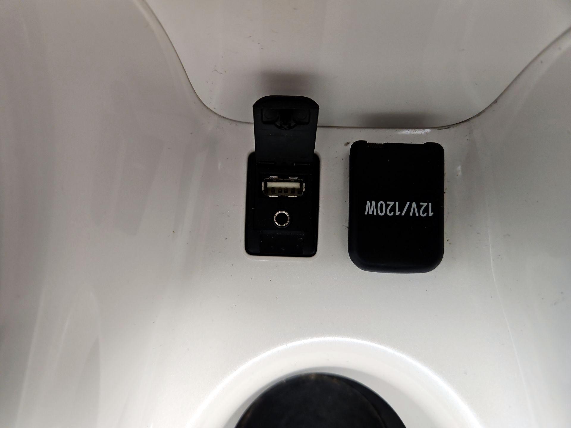 Thumbnail: 2017 Toyota Prius - 18