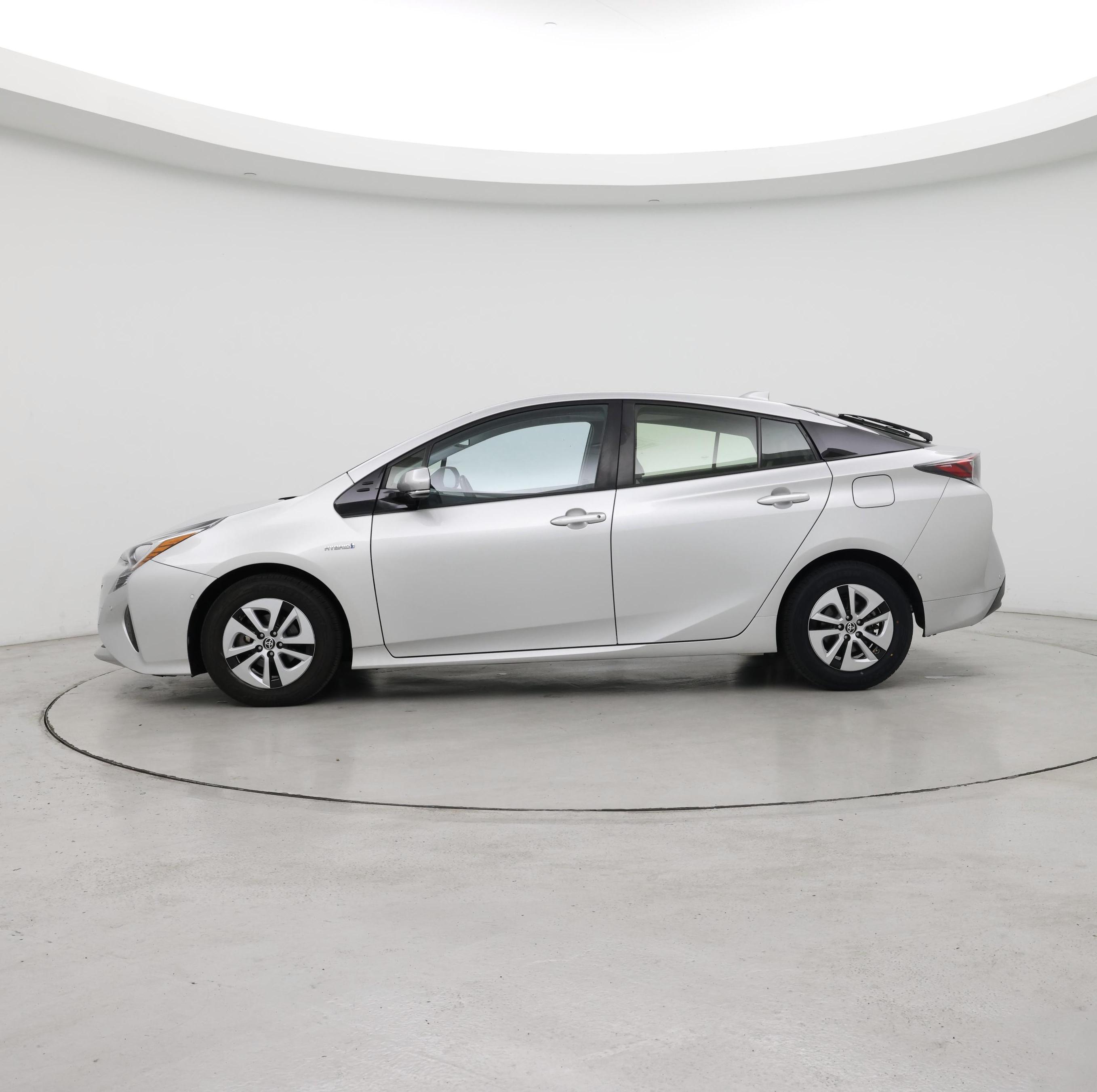 Thumbnail: 2017 Toyota Prius - 3