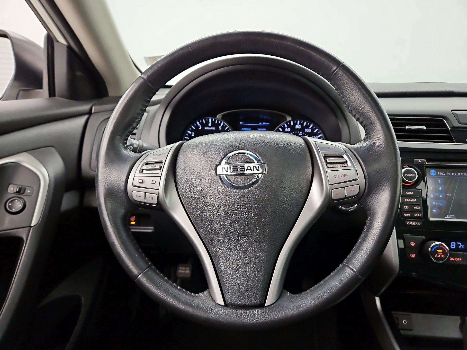 Thumbnail: 2015 Nissan Altima - 10