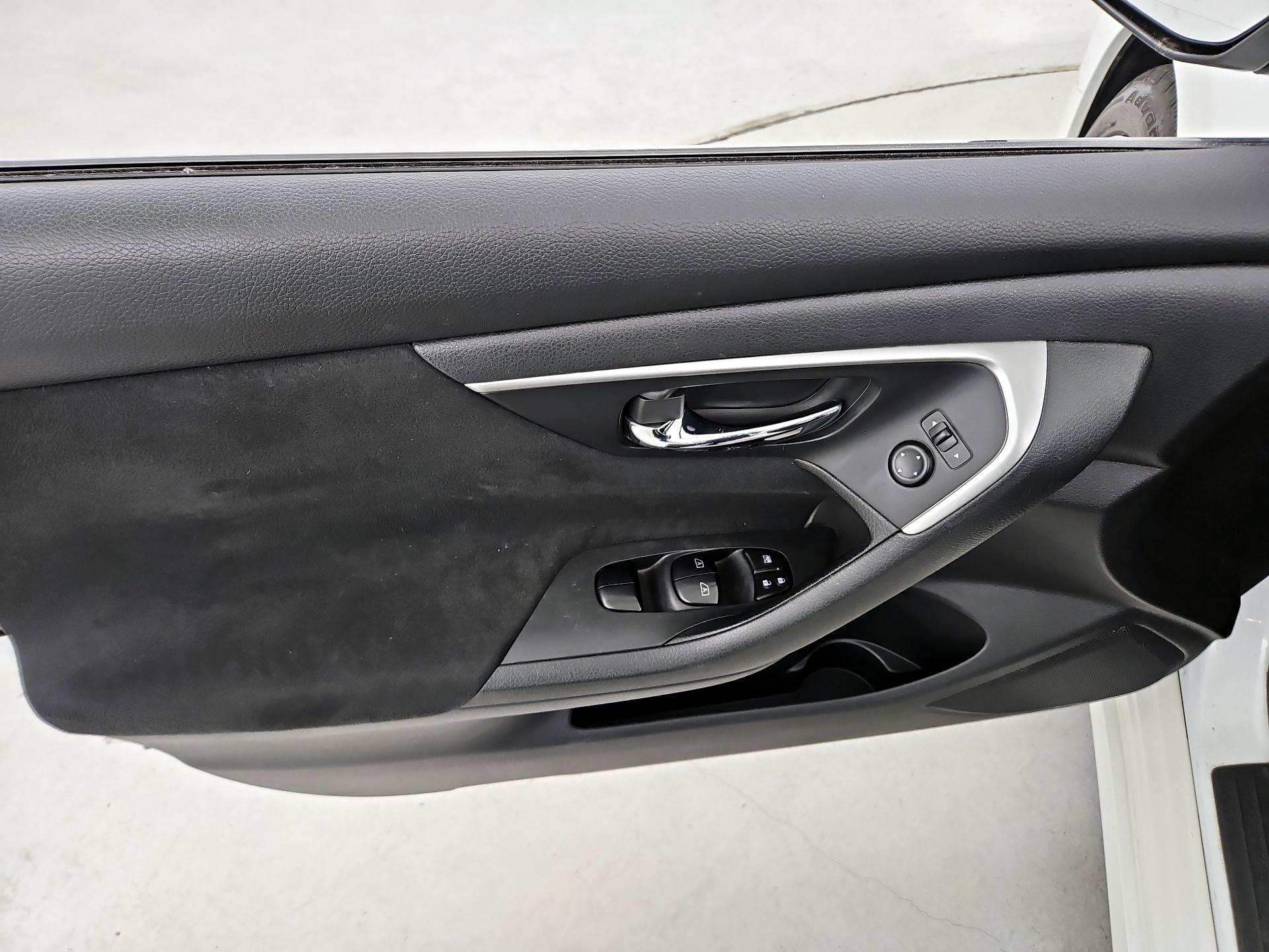 Thumbnail: 2015 Nissan Altima - 12