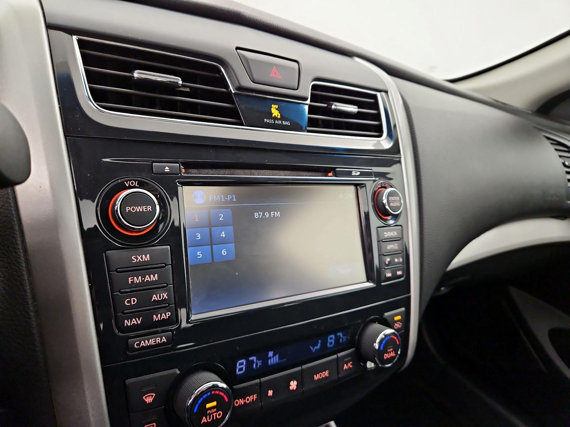 Thumbnail: 2015 Nissan Altima - 16