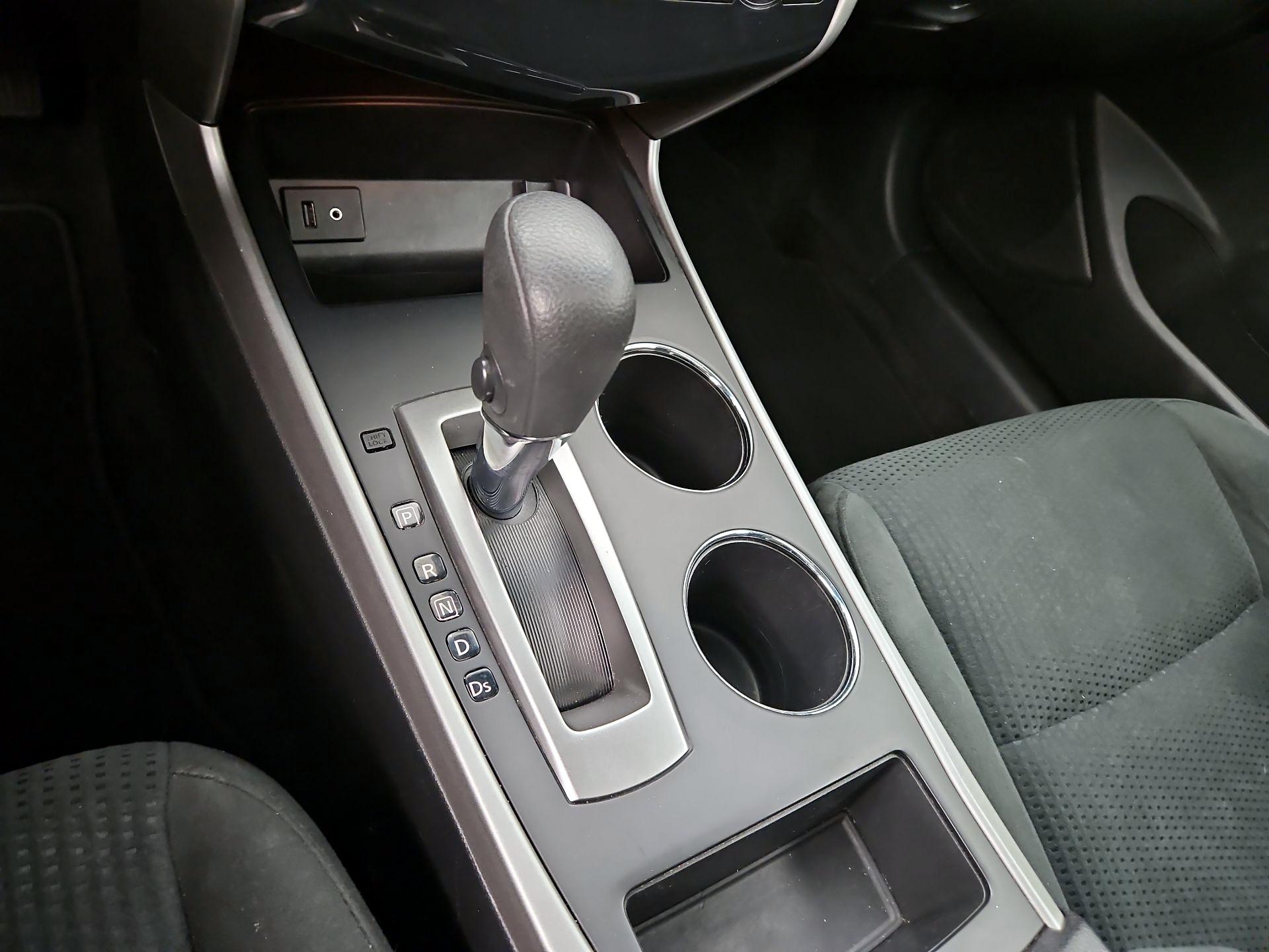 Thumbnail: 2015 Nissan Altima - 18