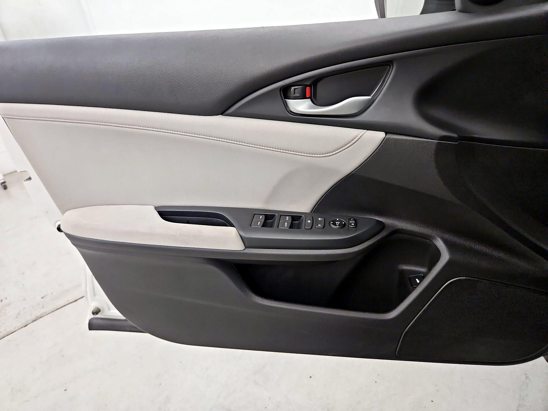 Thumbnail: 2019 Honda Insight - 12