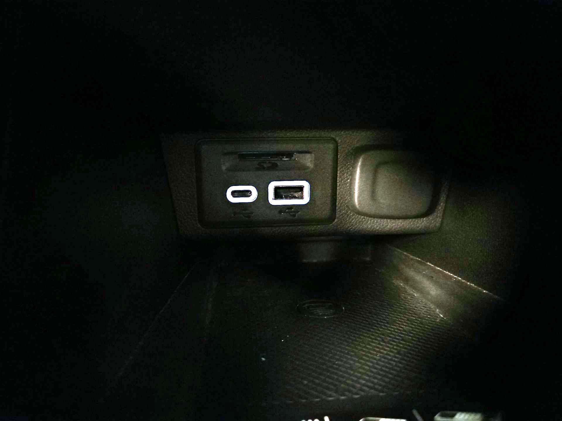 Thumbnail: 2023 Chevrolet Bolt EUV - 18