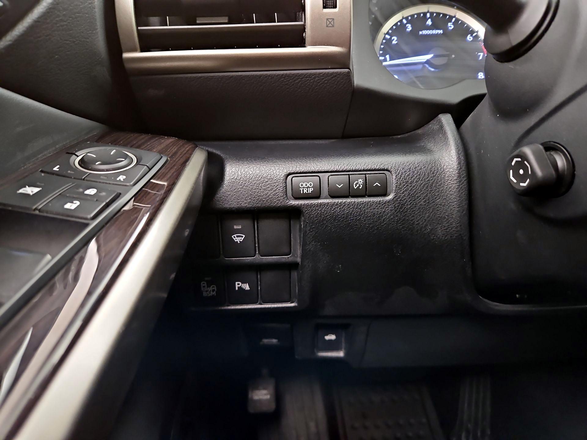 Thumbnail: 2014 Lexus IS - 13