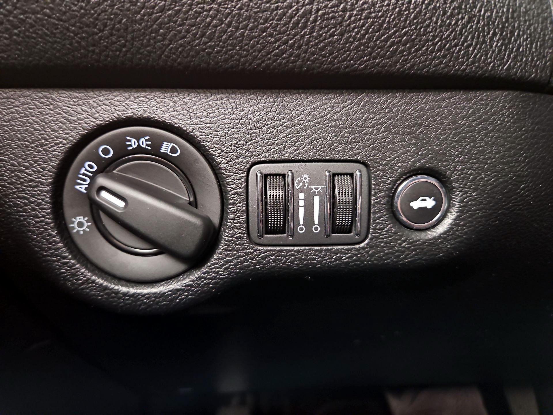 Thumbnail: 2018 Dodge Challenger - 13