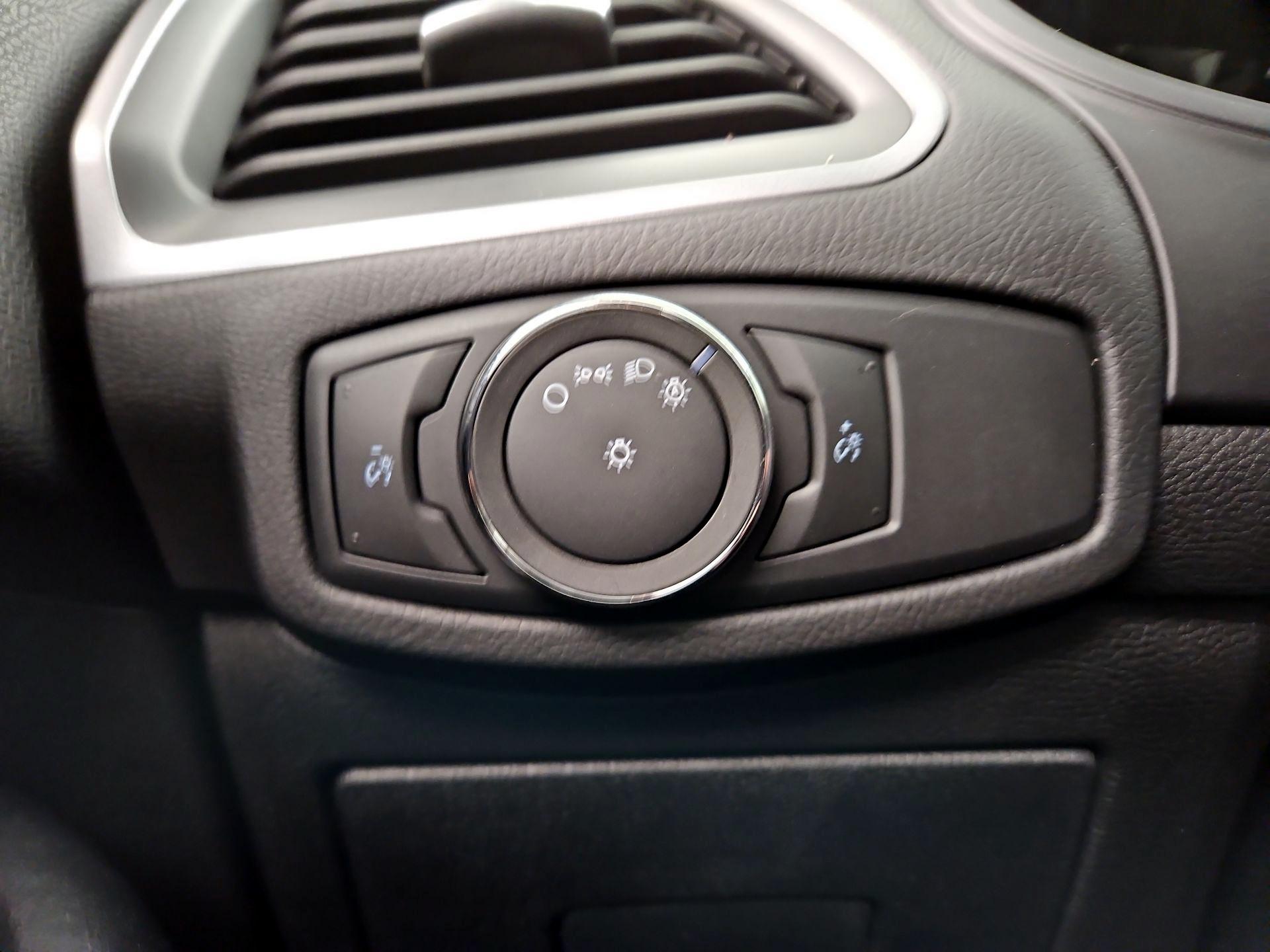 Thumbnail: 2015 Ford Edge - 13