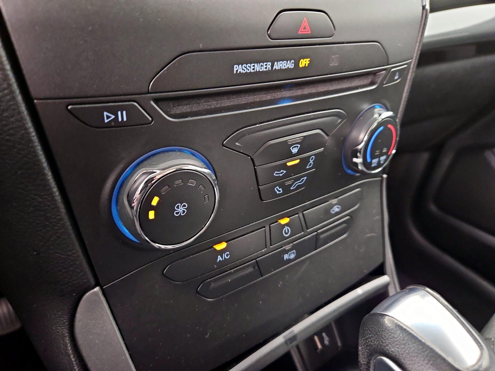 Thumbnail: 2015 Ford Edge - 16