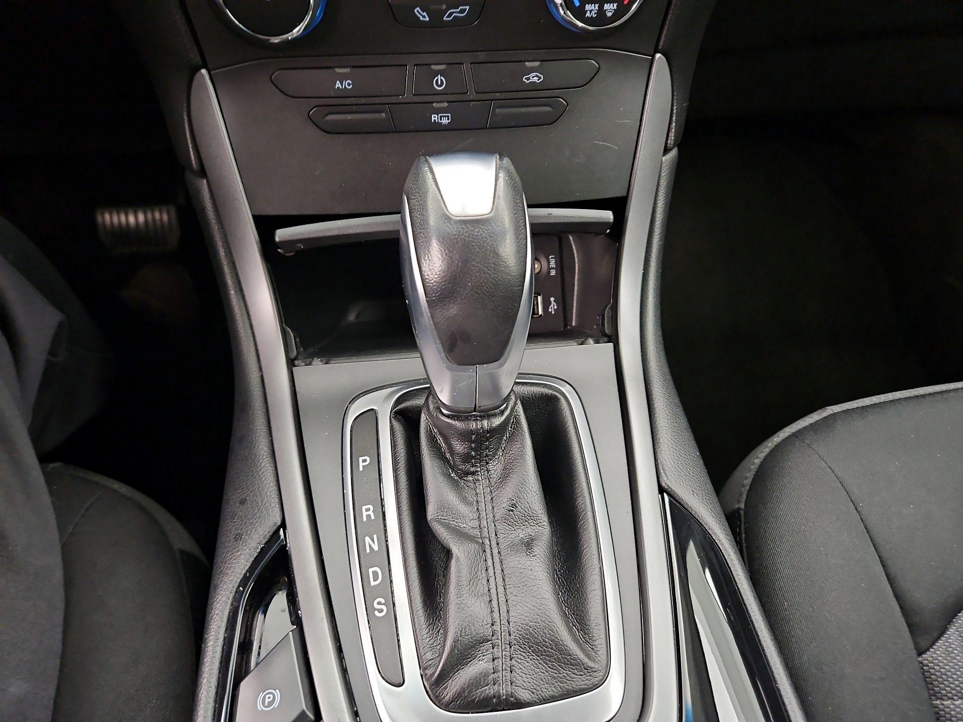 Thumbnail: 2015 Ford Edge - 17