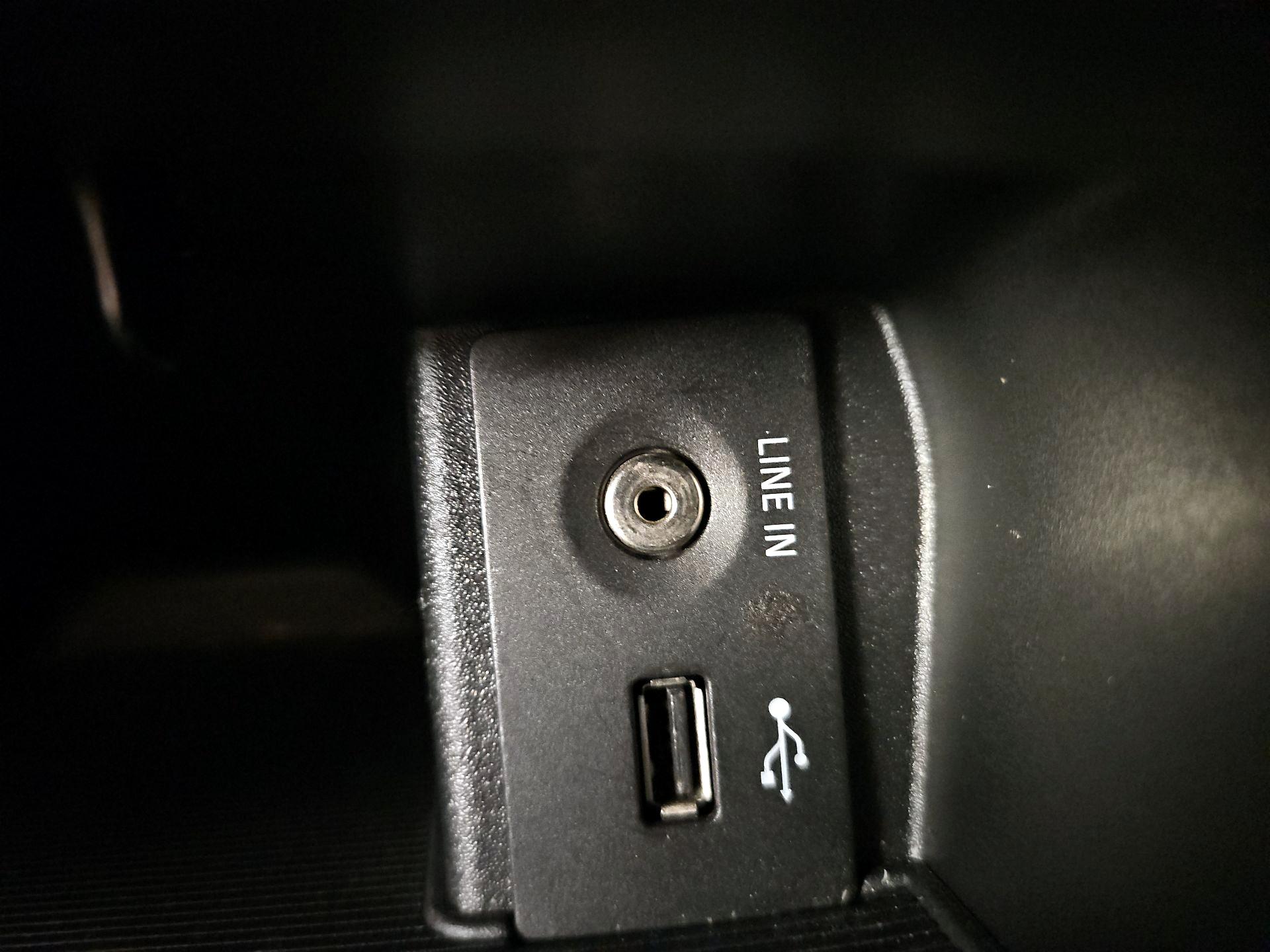 Thumbnail: 2015 Ford Edge - 18