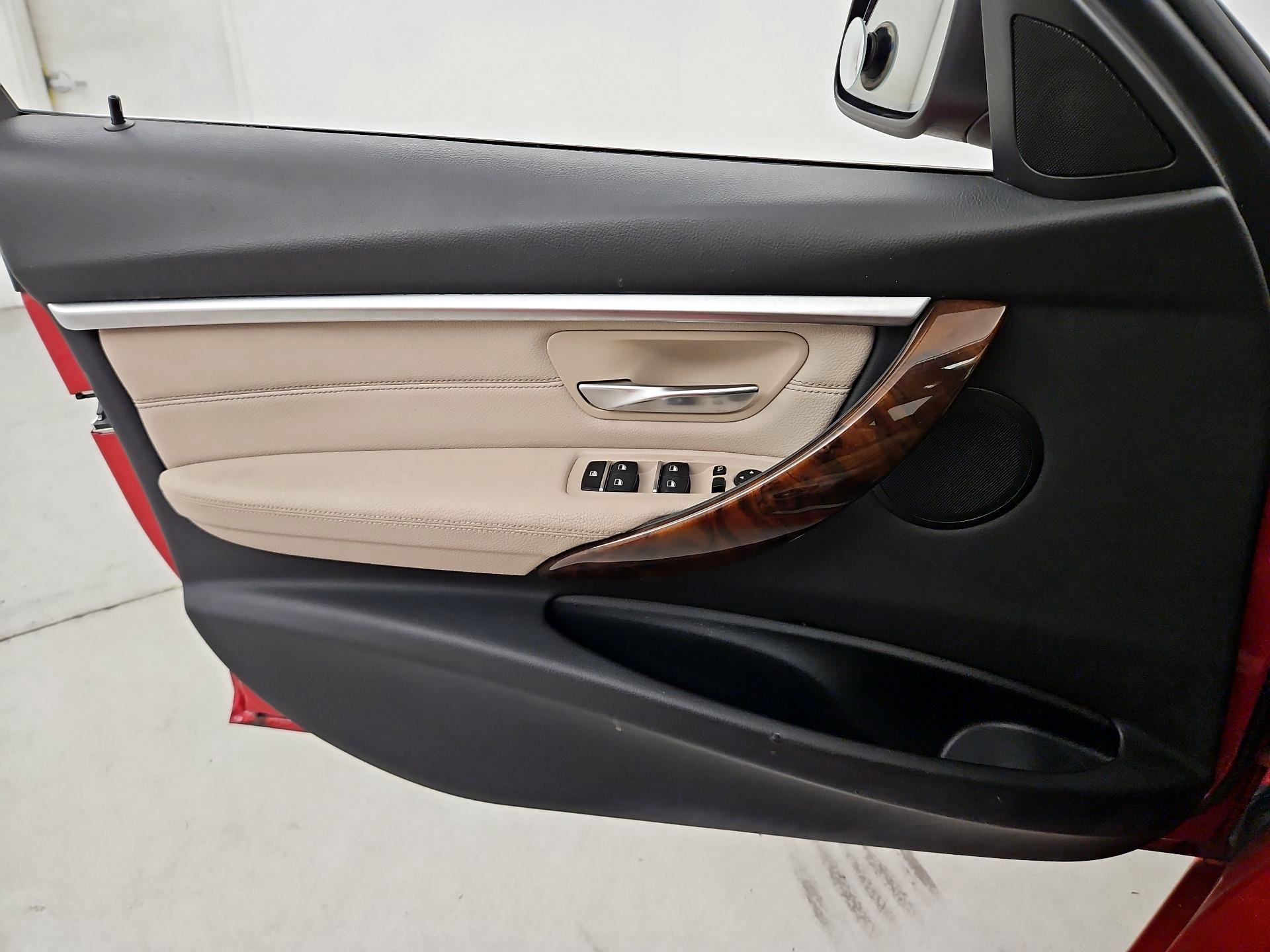 Thumbnail: 2018 BMW 3 Series - 12