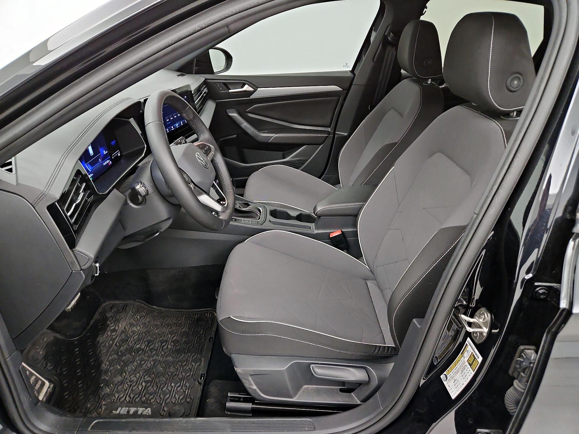 Thumbnail: 2025 Volkswagen Jetta - 11