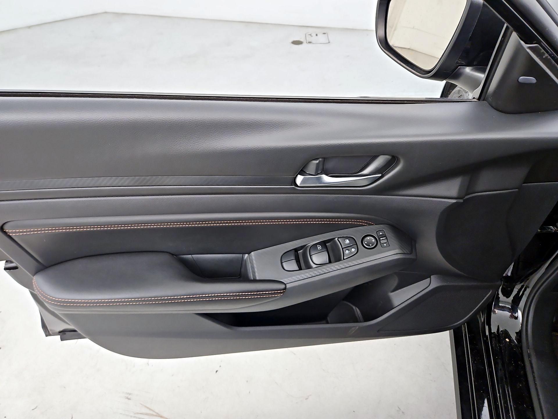 Thumbnail: 2019 Nissan Altima - 12