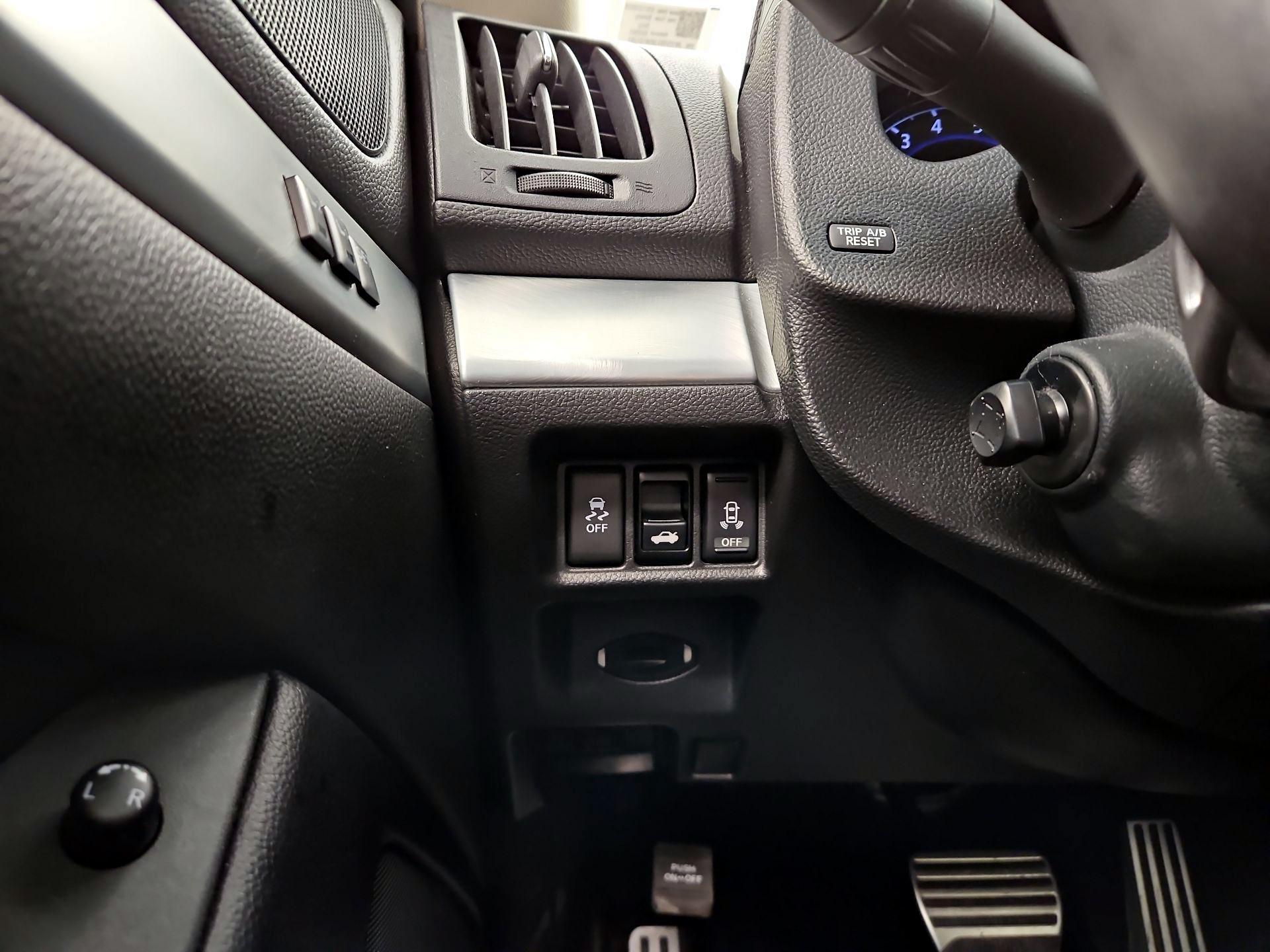 Thumbnail: 2014 INFINITI Q60 - 13