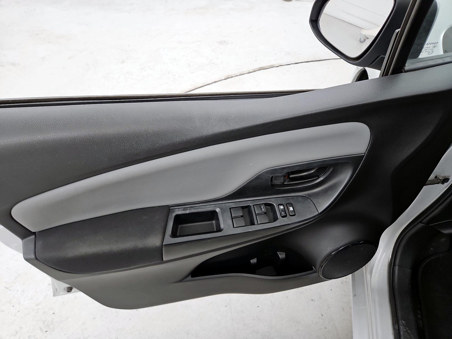 Thumbnail: 2015 Toyota Yaris - 12