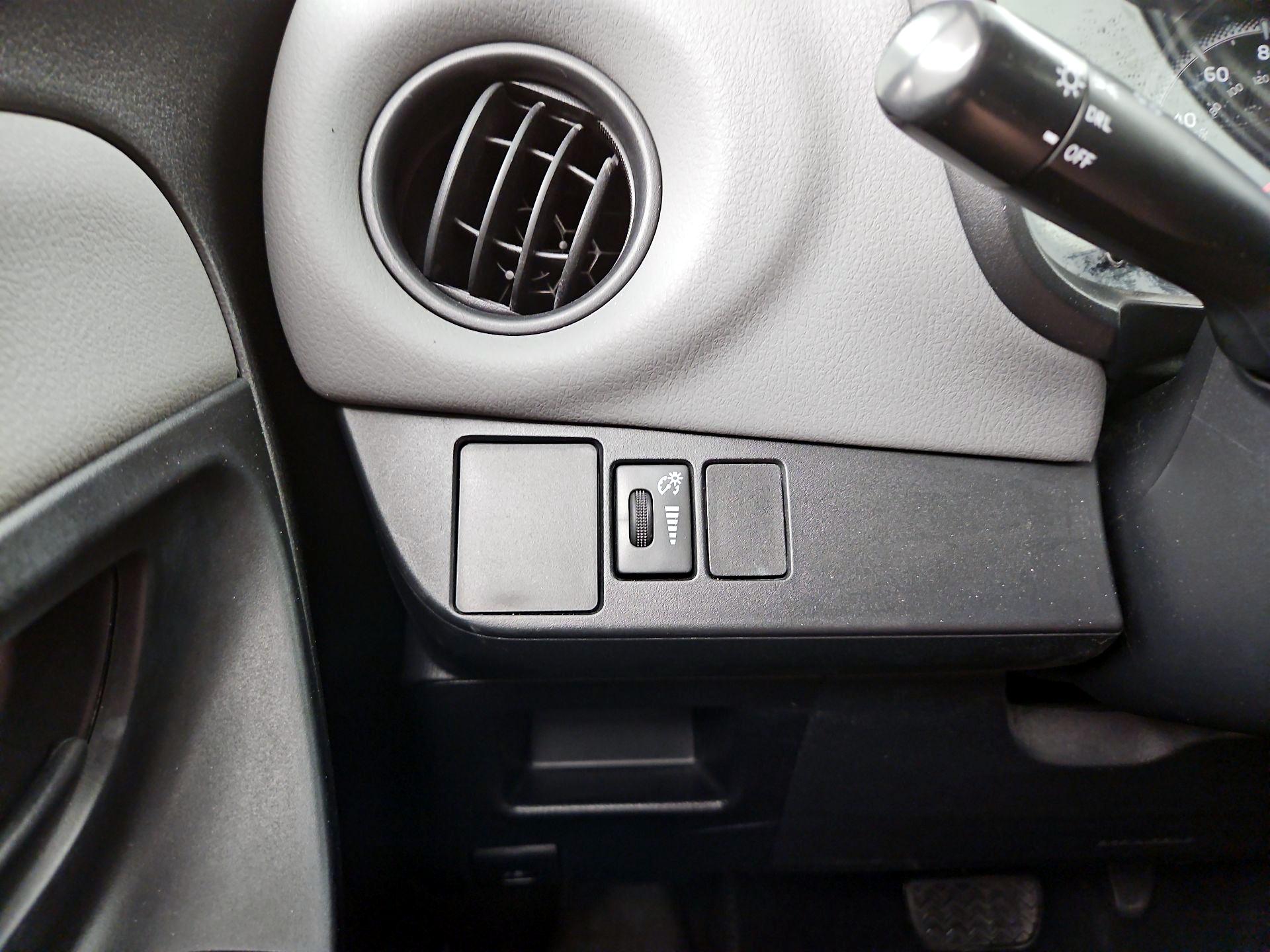 Thumbnail: 2015 Toyota Yaris - 13